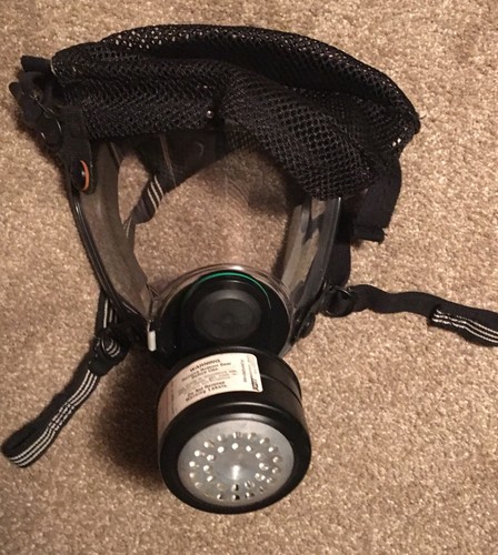 Law Enforcement gas mask full face....in Good Condition...