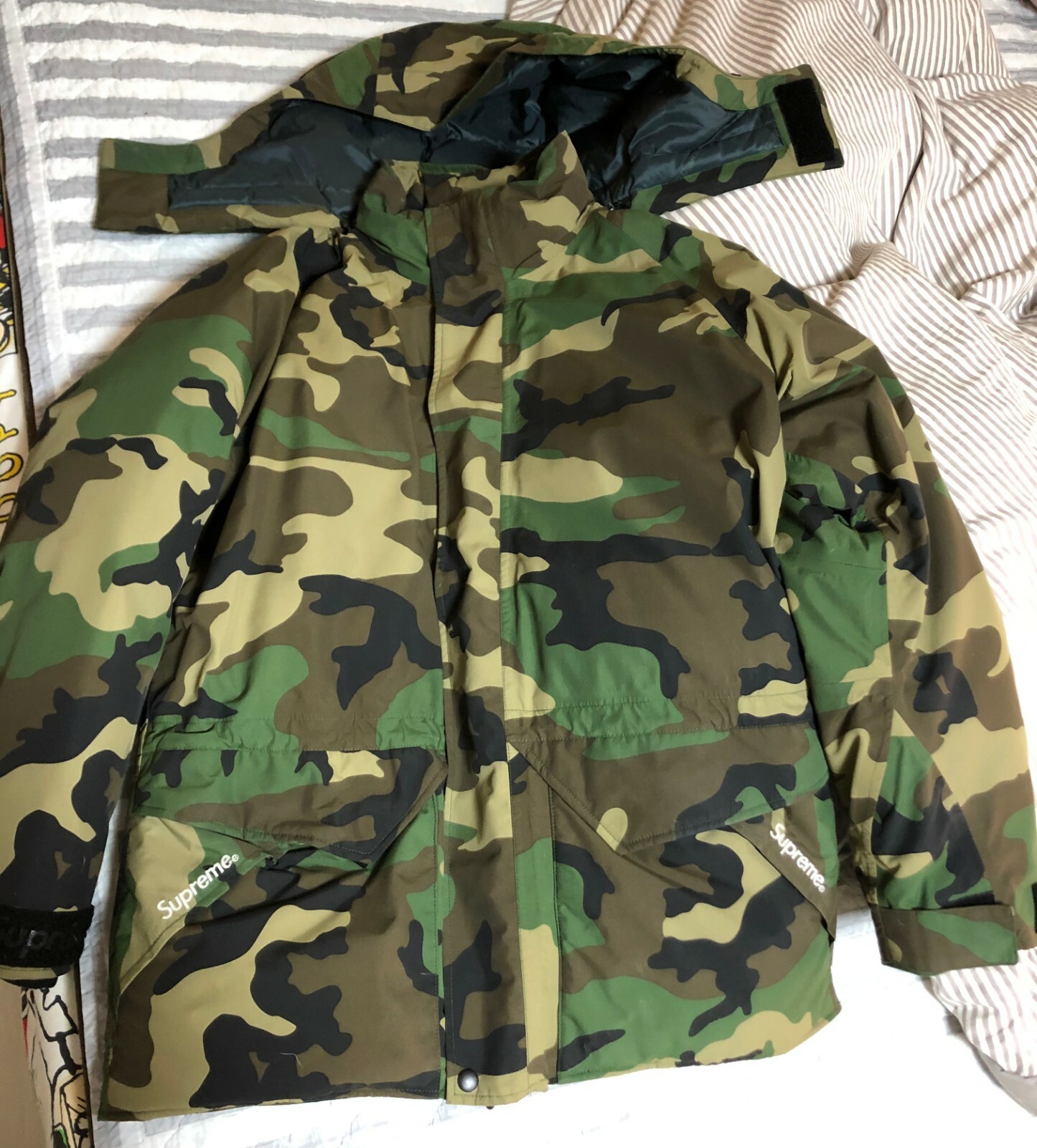 Supreme FW15 uptown 700 fill down parka jacket small camo Supreme FW15 uptown 700 fill down parka jacket small camo