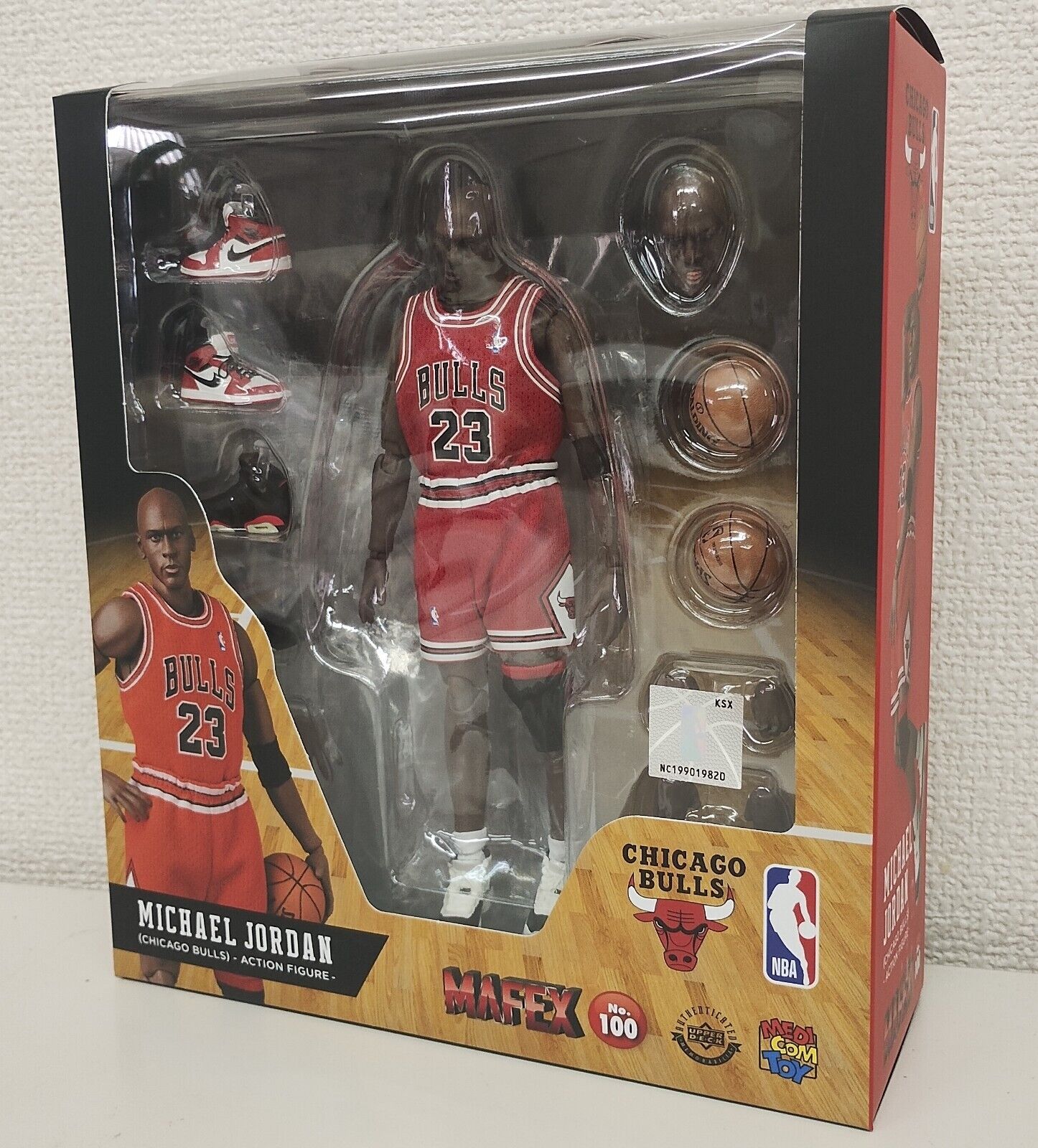 Medicom Toy Mafex No.100 Michael Jordan Chicago Bulls Figure Medicom Toy Mafex No.100 Michael Jordan Chicago Bulls Figure