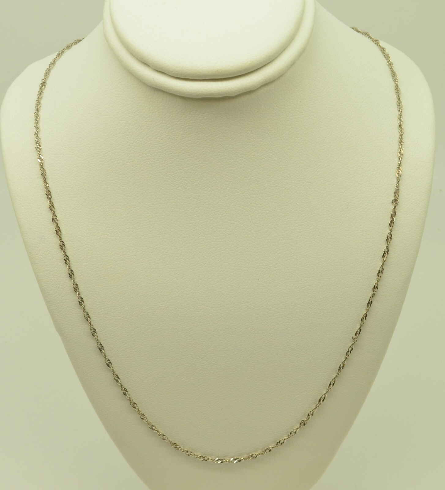 【LLOYD】Everlasting Inter Locking Link White Necklace LLOYD】Everlasting Inter Locking Link White Necklace 14K