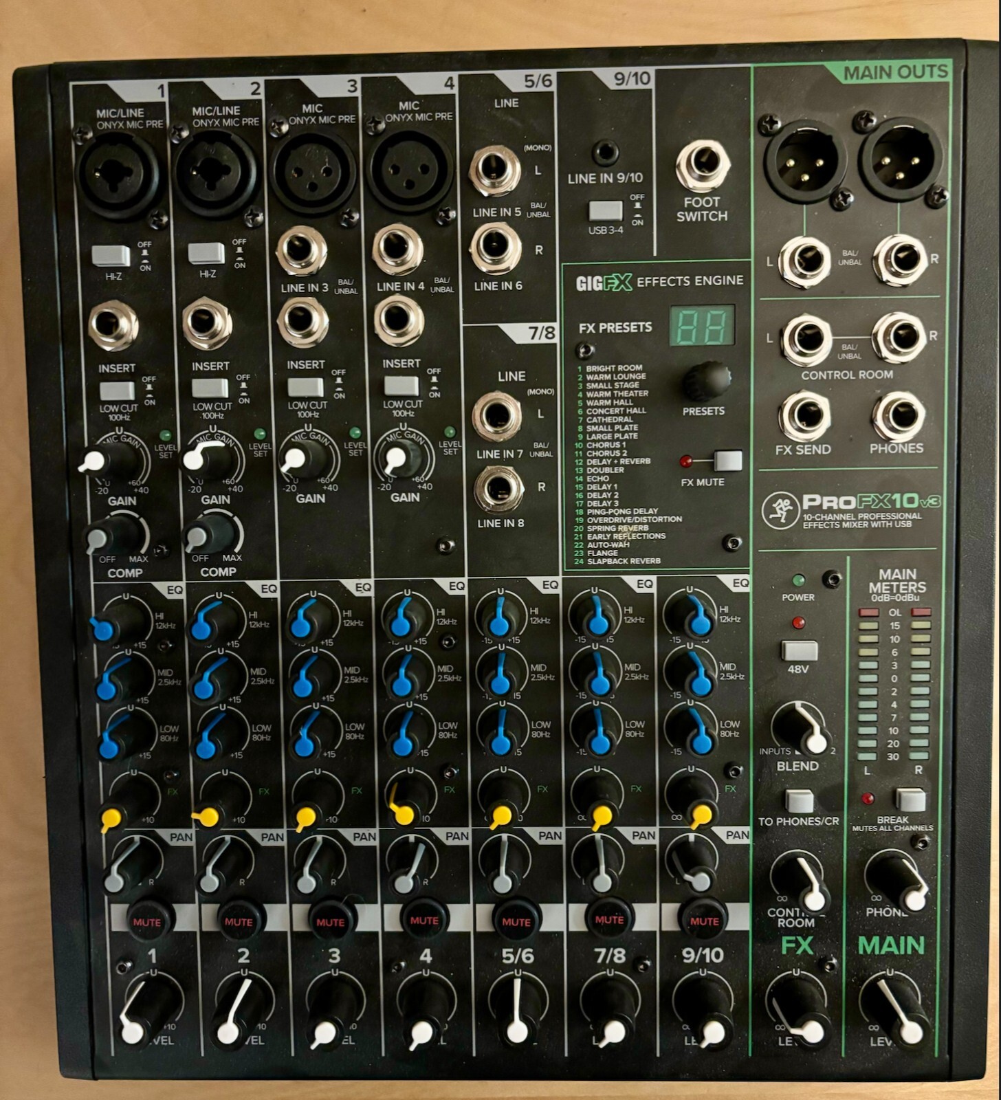 Mackie PROFX10V3 10-Channel Mixing Console with USB