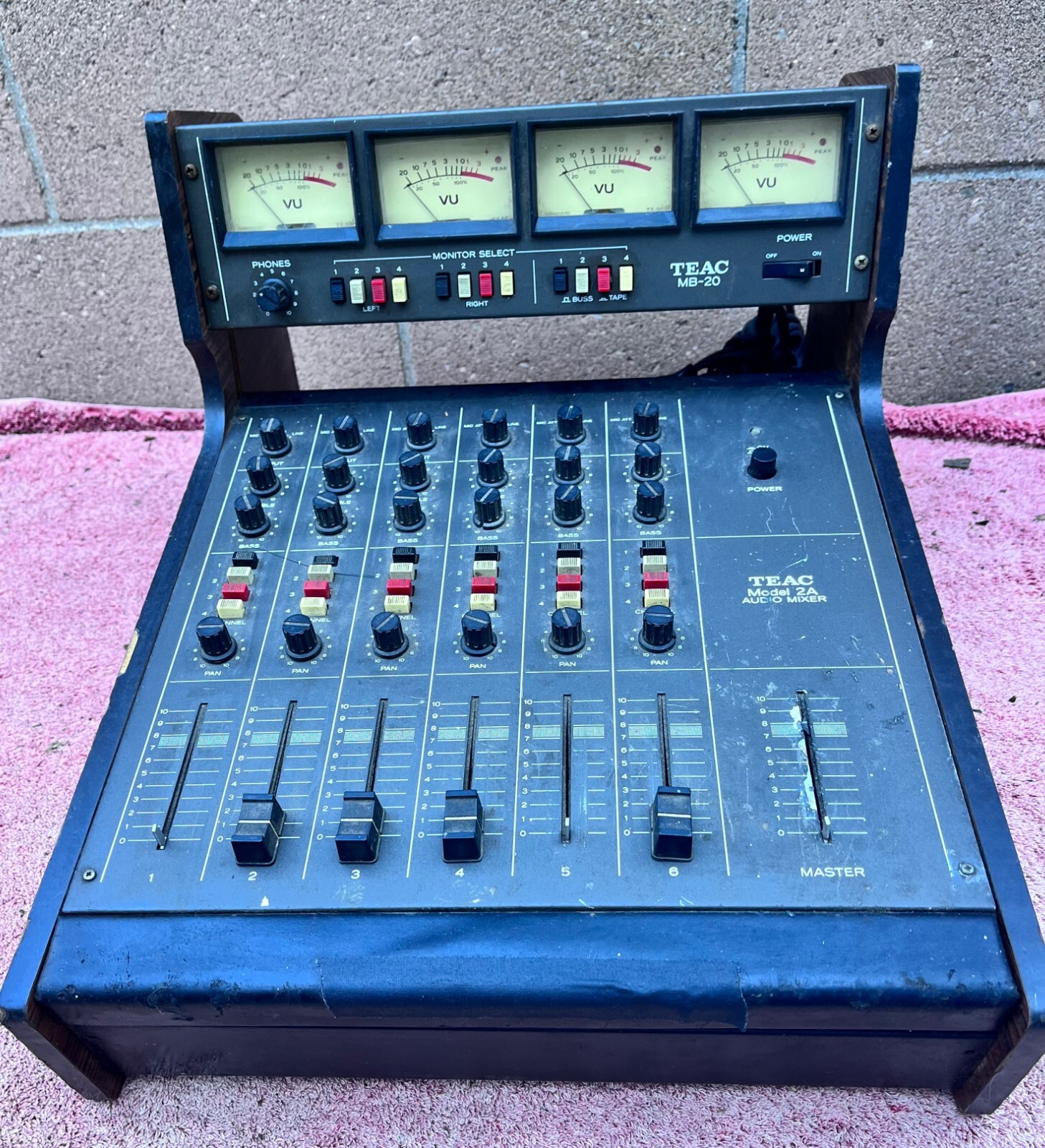 Teac 2A 6-Channel Audio Mixer with MB-20 Meter Bridge Teac 2A 6-Channel Audio Mixer with MB-20 Meter Bridge