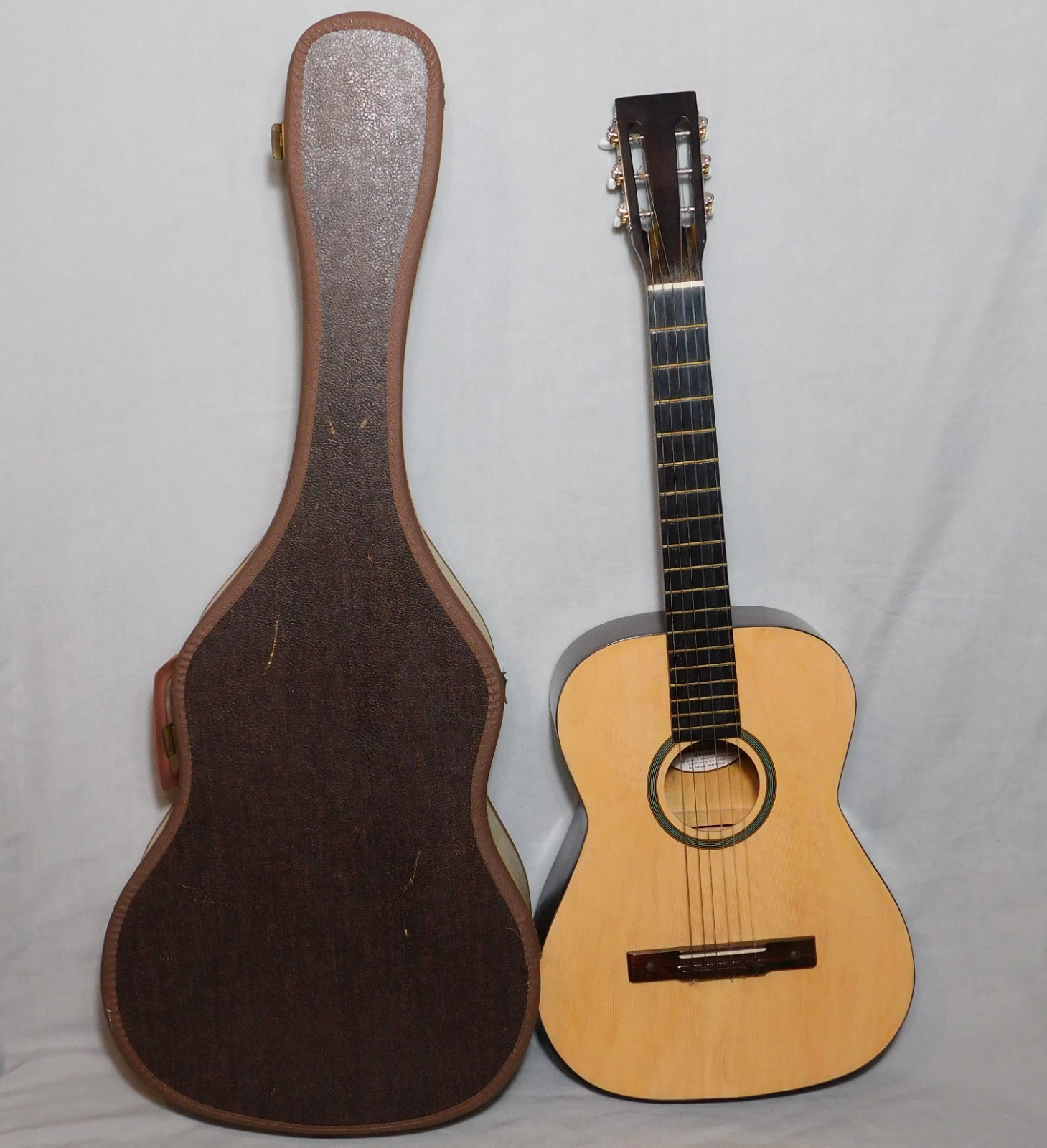 60s Silvertone ヴィンテージギター　made in USA Vintage 1960s SILVERTONE Classic Acoustic 6 String Guitar and Case