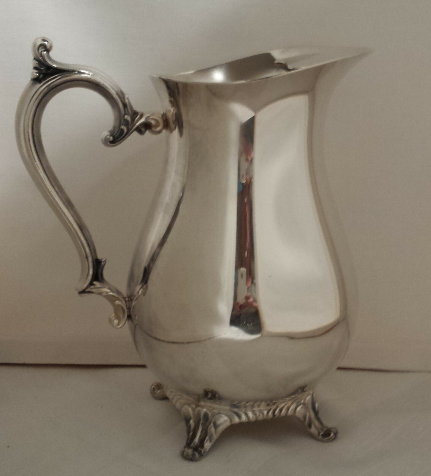 Wm ROGERS SILVERPLATE FOOTED WATER PITCHER w/ ICE LIP #817