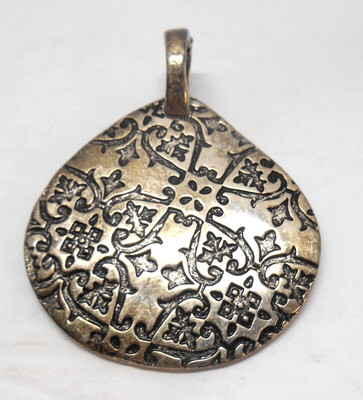 New Old Stock Premier Designs Pewter Teardrop Pendant Displayed AtParties 2-1/8''