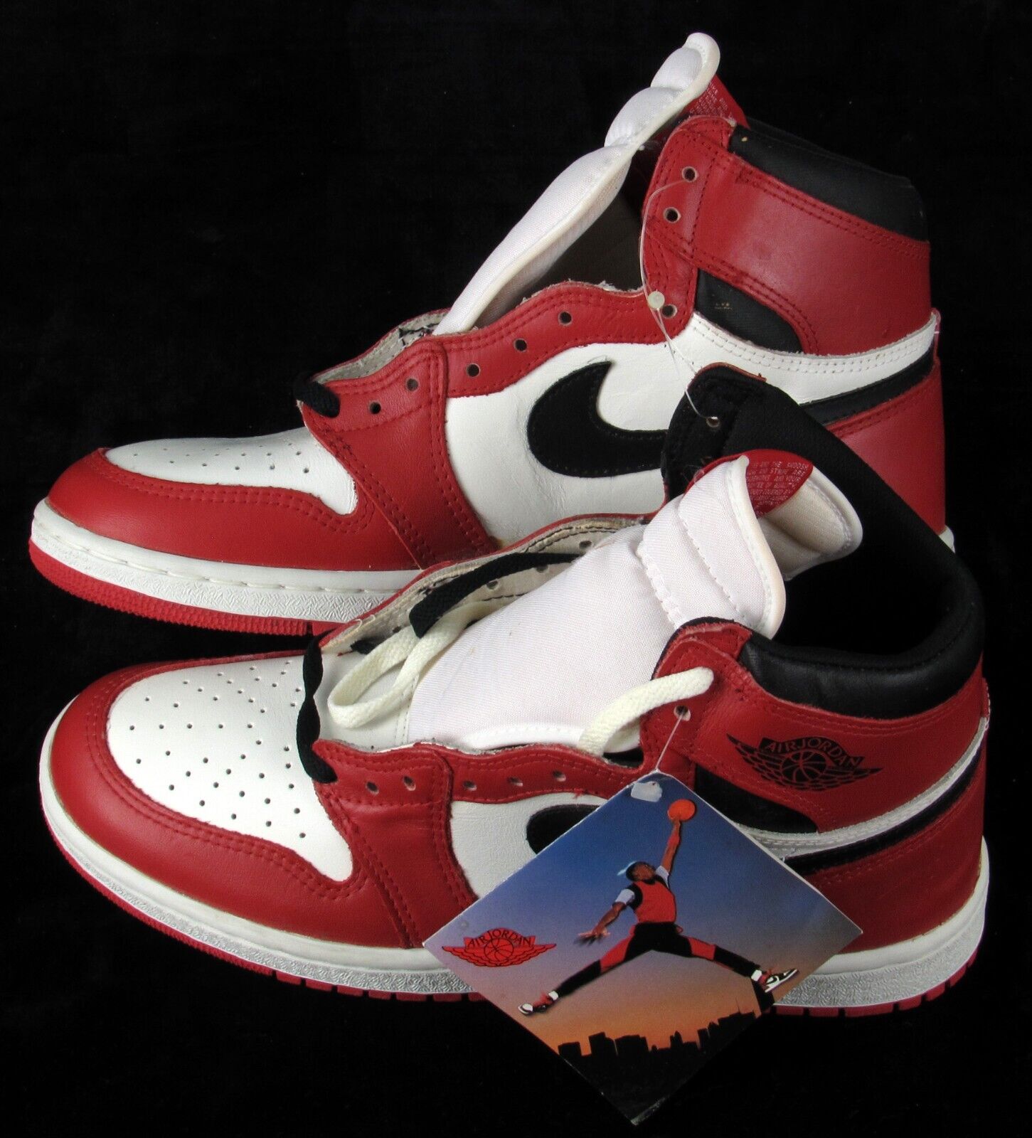 Original Deadstock 1985 Nike Air Jordan 1 Chicago High Shoes Original Deadstock 1985 Nike Air Jordan 1 Chicago High Shoes