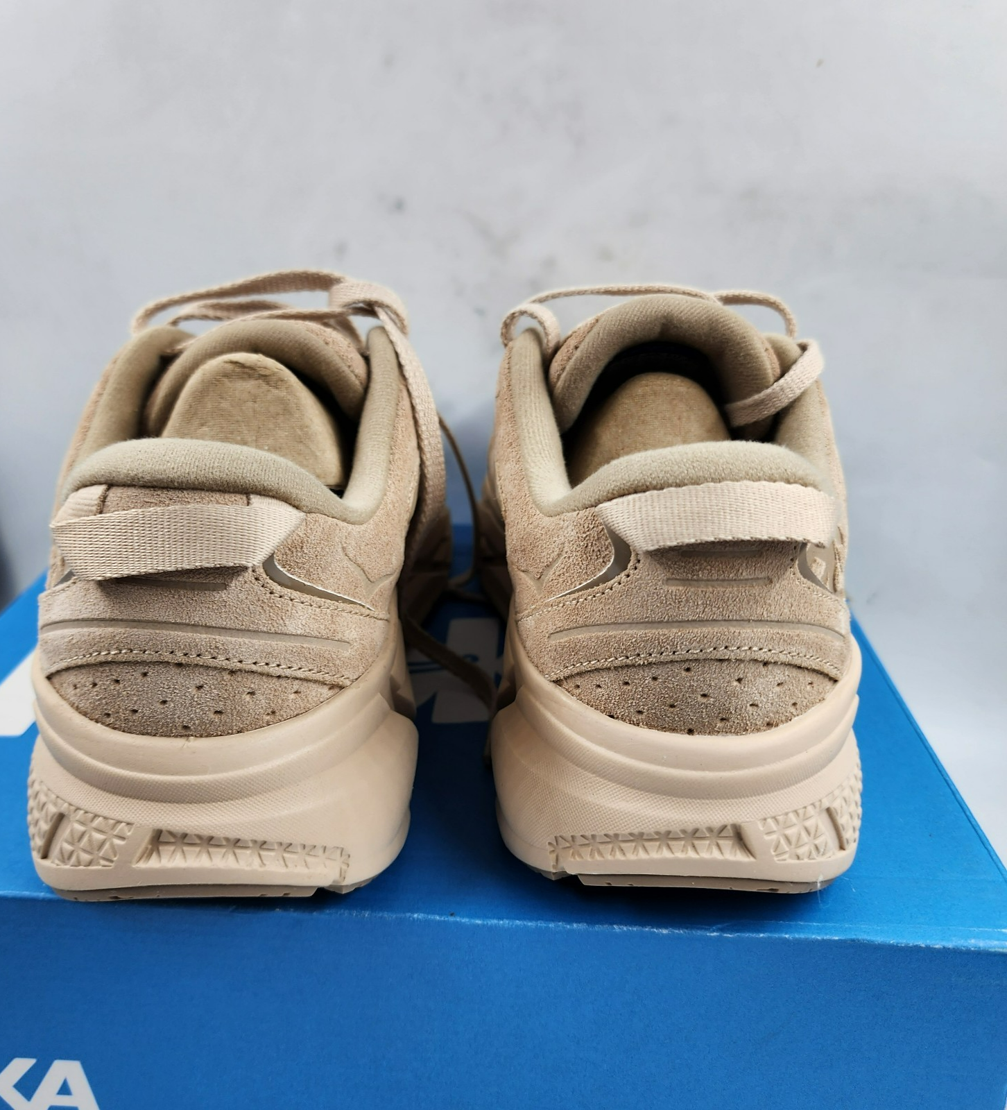 HOKA Clifton L Suede Low Top Sneakers Unisex 10W/9M Light Tan Round Toe Lace Up - Picture 5 of 19
