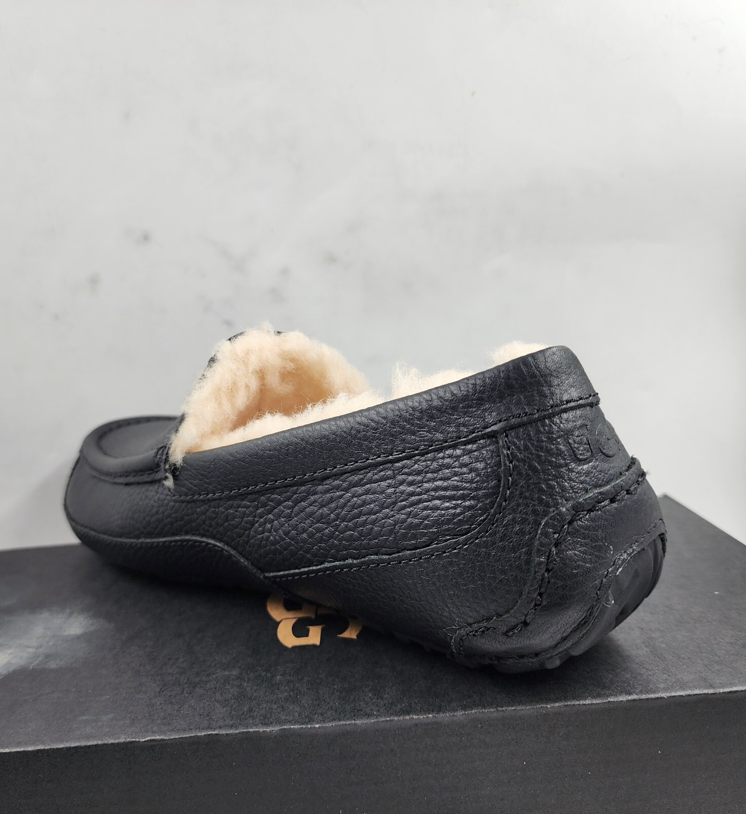 UGG Ascot Shearling Slippers Men's 8 Black Round Toe Solid Slip On - Picture 9 of 16