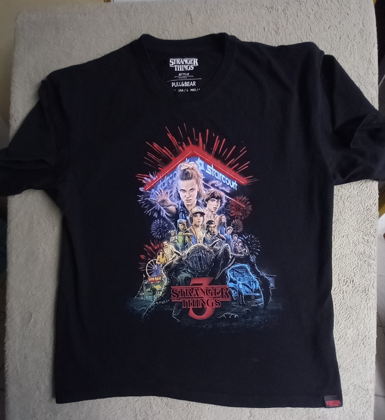 Stranger Things x Weber Netflix Tシャツ　XL Stranger Things x Weber Netflix Tシャツ XL Stranger Things
