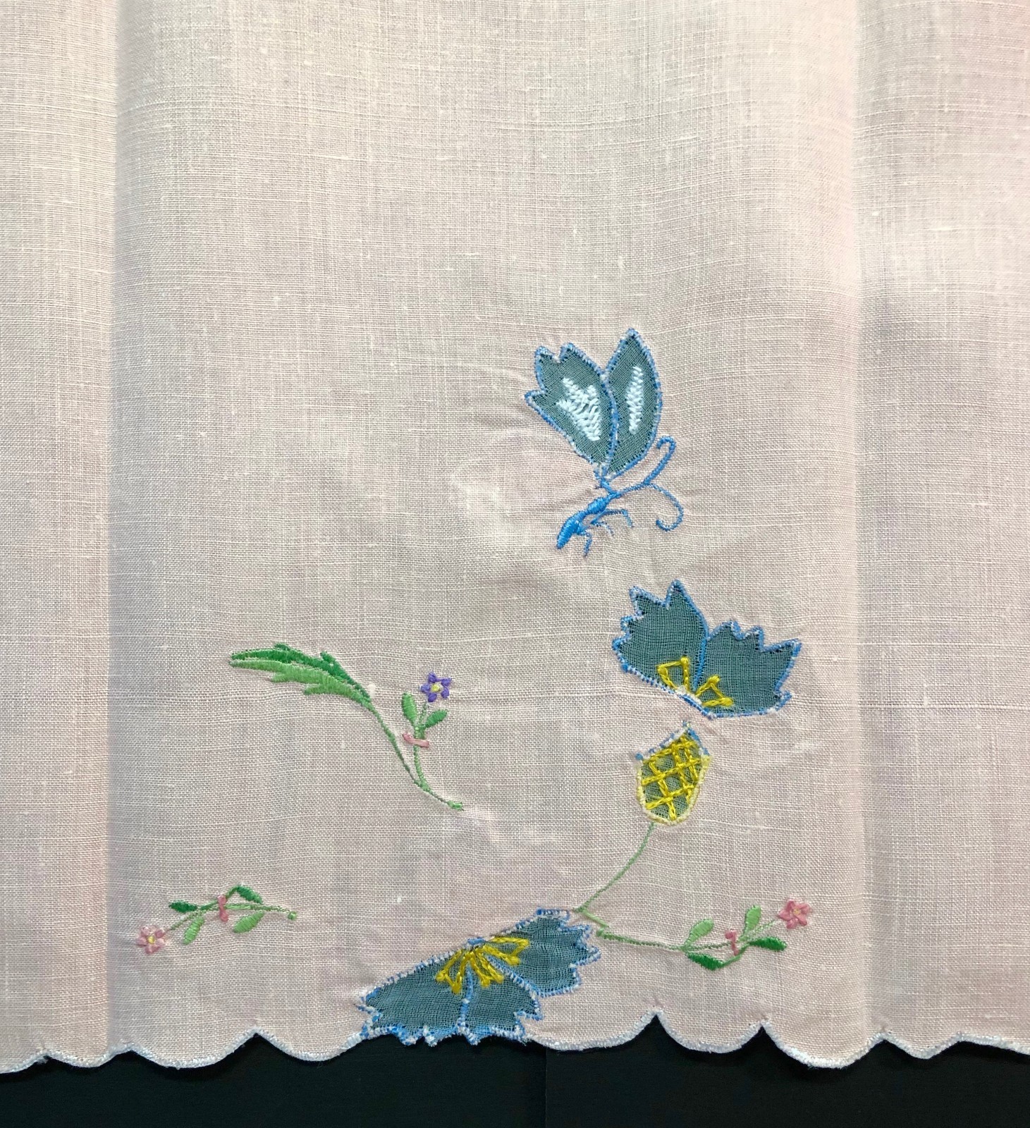 VINTAGE Embroidered Appliqued Linen Guest Towel - PINK with Flowers Butterfly