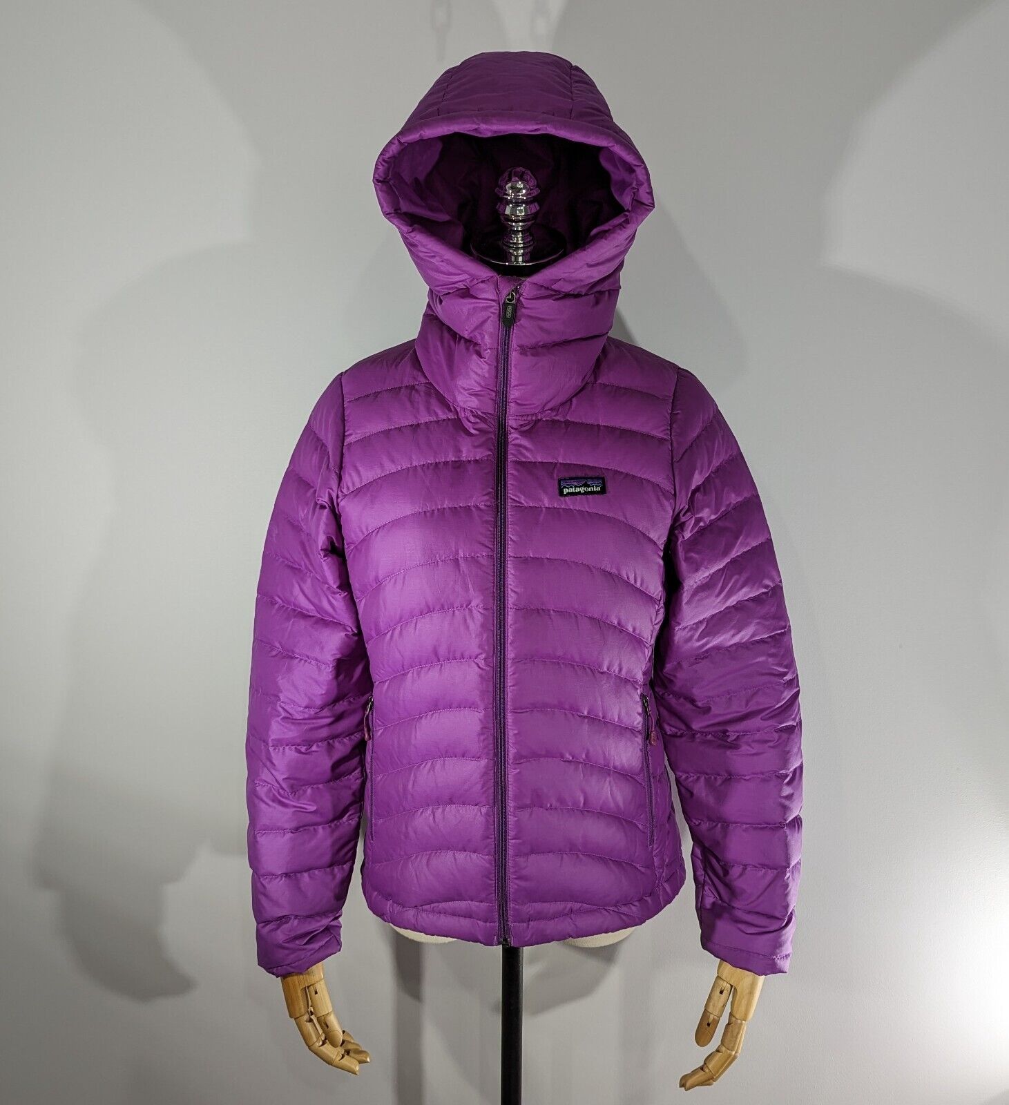 Patagonia Women's Down Hooded Jacket Purple Size XS Casual Patagonia Women's Down Hooded Jacket Purple Size XS Casual