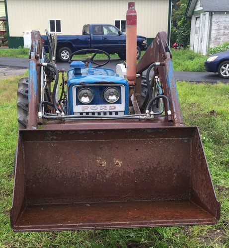 1973 Ford 1000 Tractor - 724 Hours Loader Bucket Brush Hog Cutter