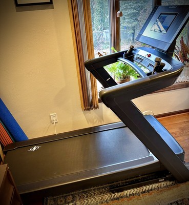 *BRAND NEW* NORDIC TRACK commercial treadmill 1250