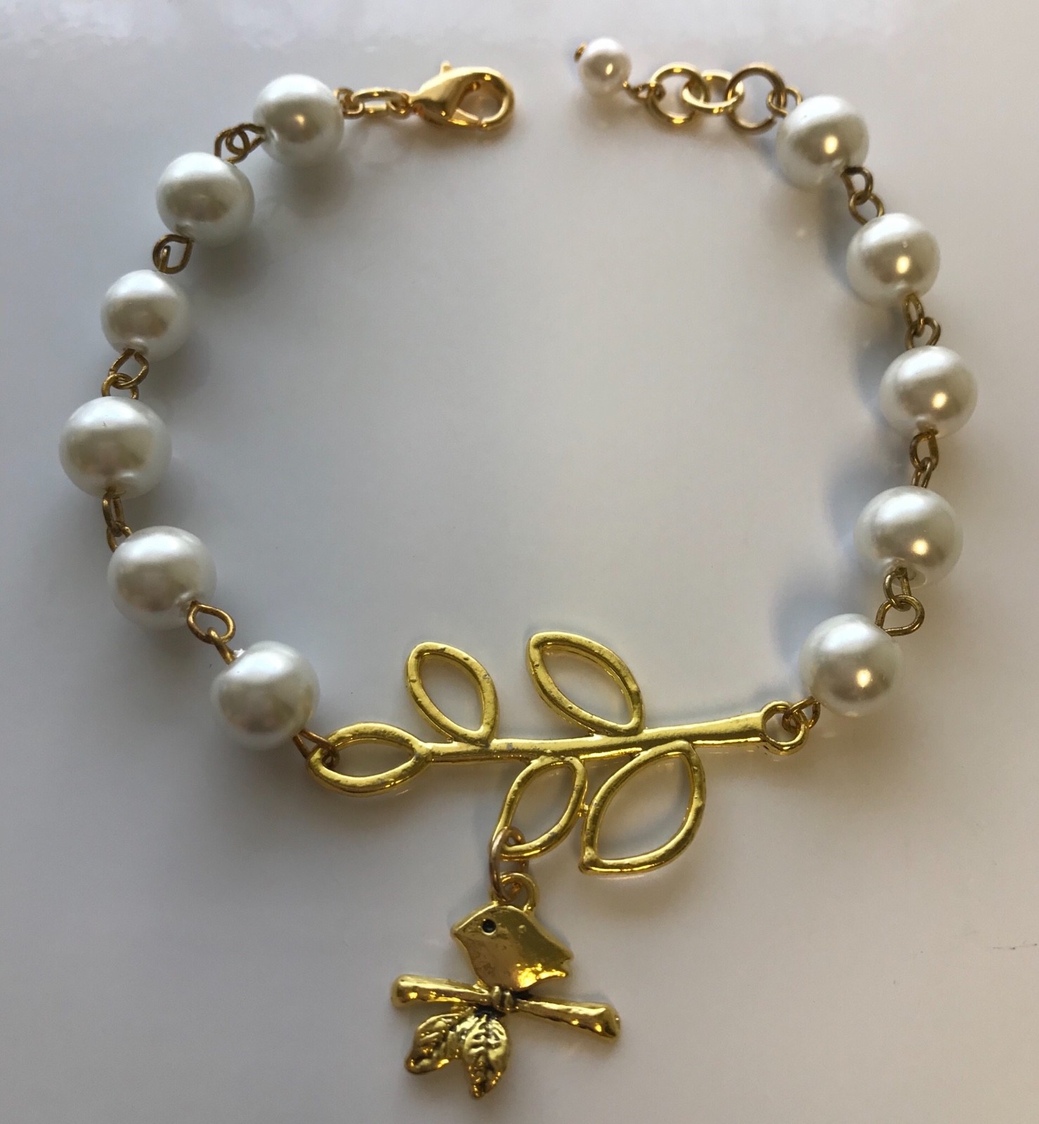 vintage yelow gold and  pearls bird figurin bracelet  8 in