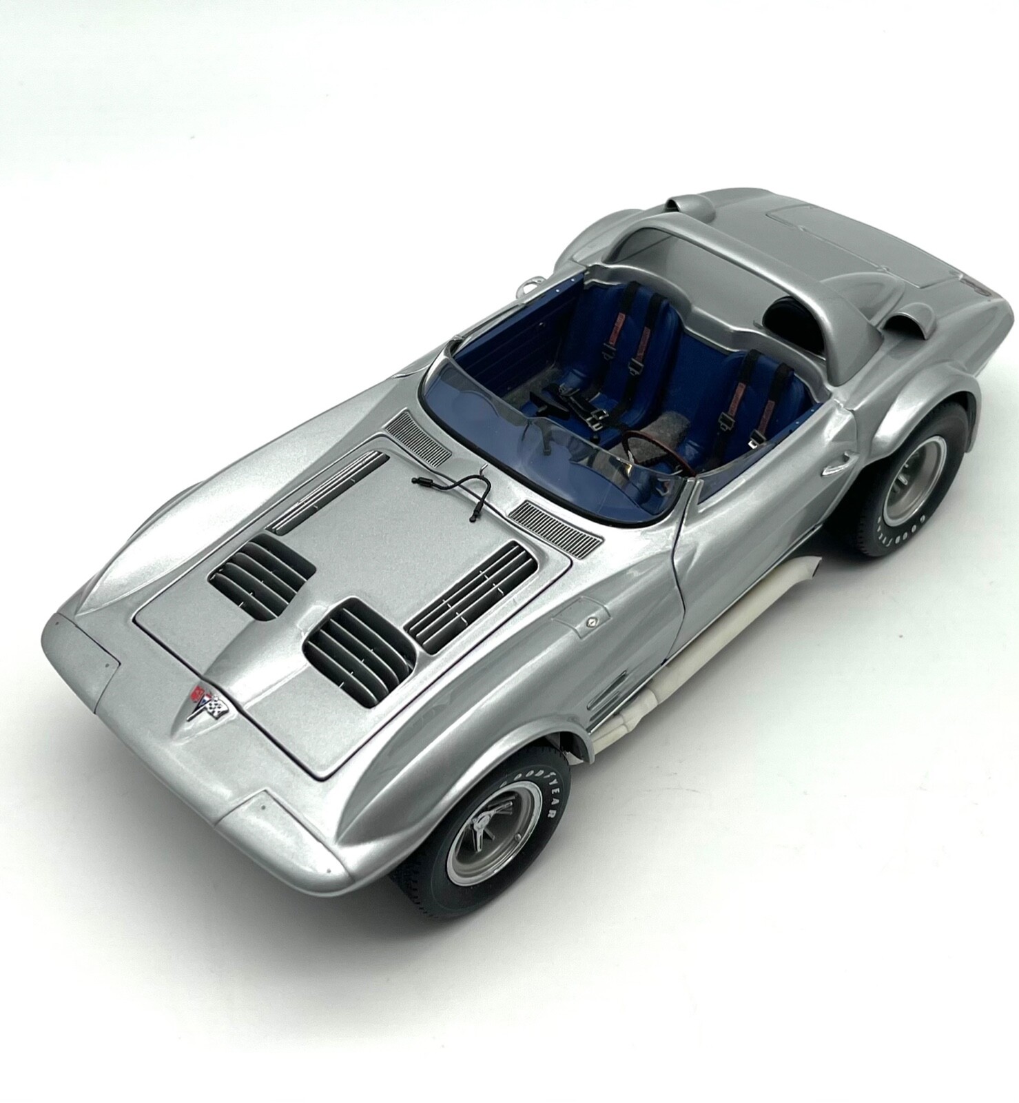 エグゾト 1/18 コルベット クーペ 1963 鈴木 エグゾト 1/18 コルベット クーペ 1963 鈴木