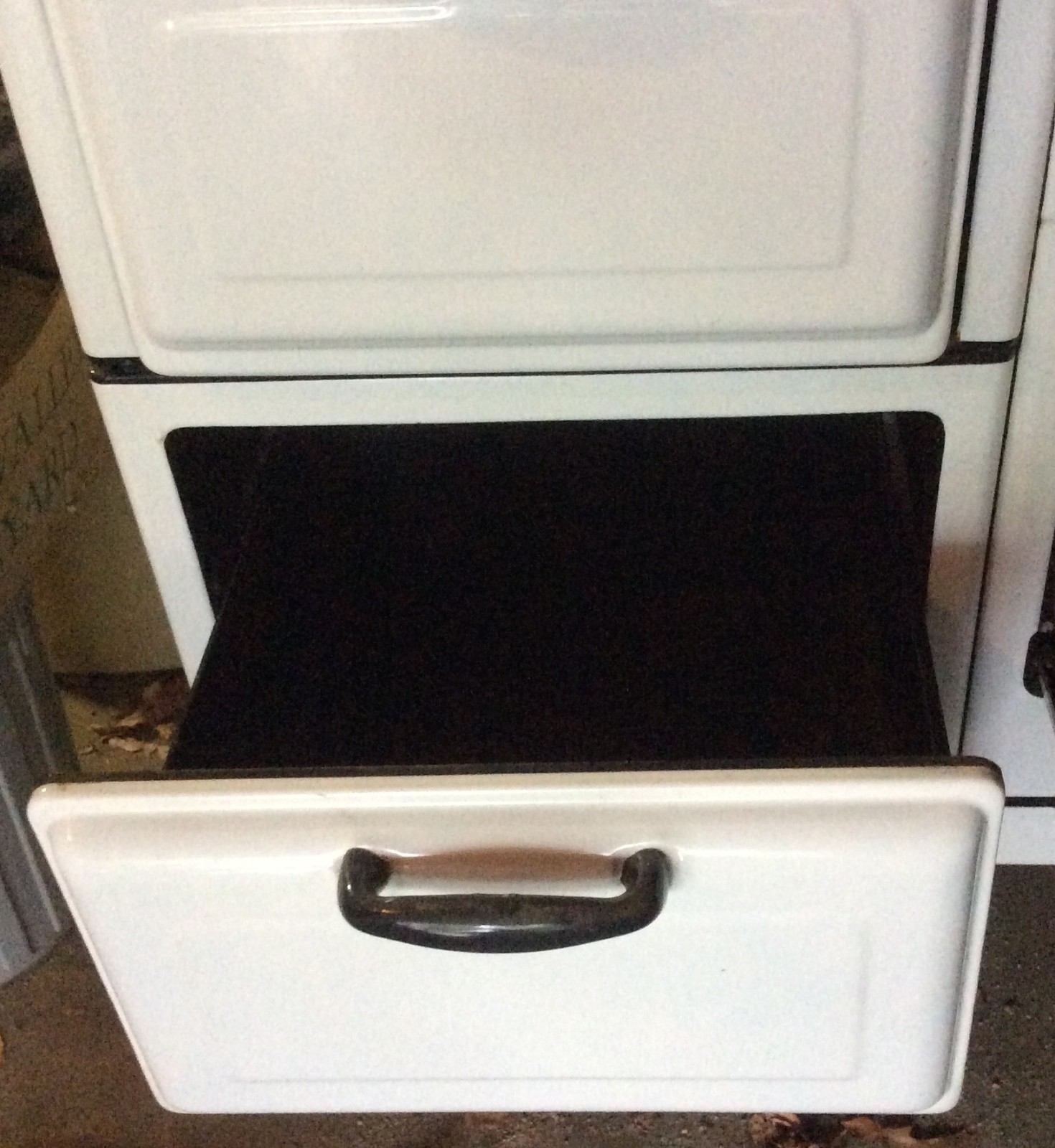 Vintage 1930s Left Stack Magic Chef 1000 Series Oven
