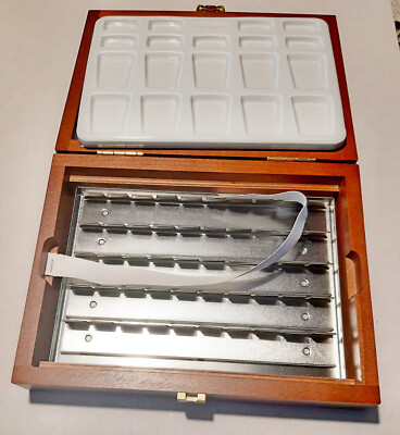 Schmincke eleganter Leerkasten aus Holz für 50 halbe Näpfchen Aquarellfarbe NEU