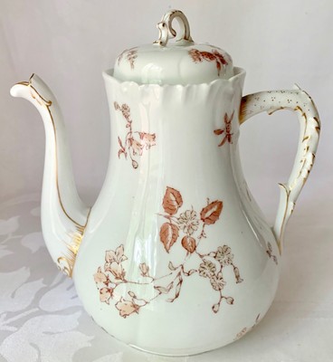 H /& HD Embossed Pansy Teapot 6 Cup 2398