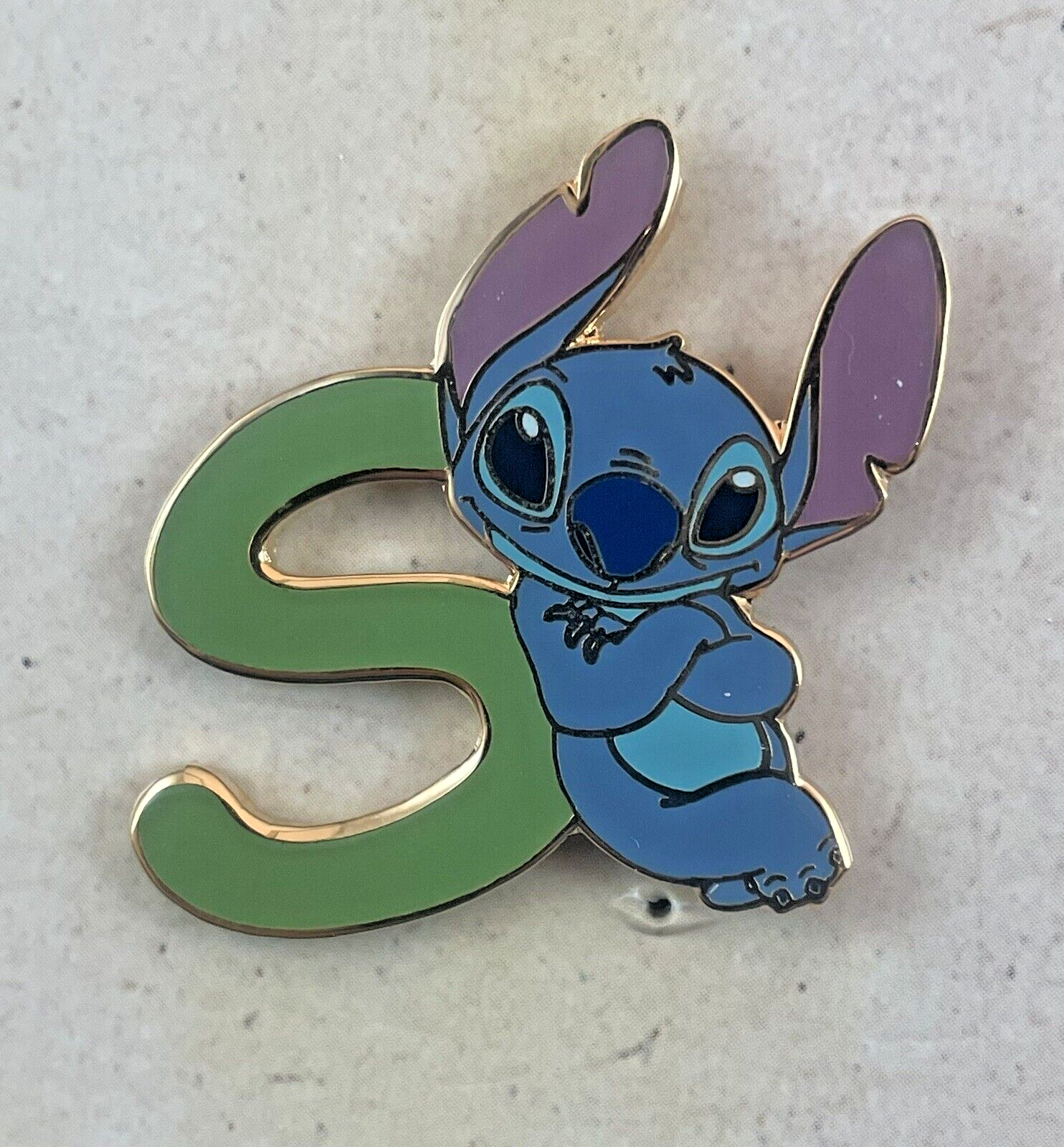 Disney Mall限定（250個）ピンバッチ: スティッチ - メルカリ