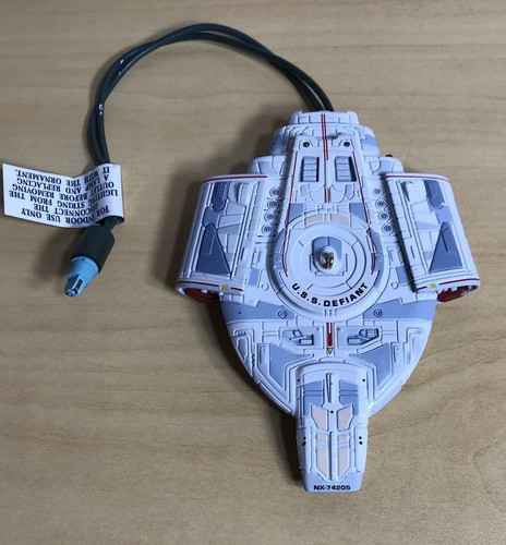 Star Trek USS Defiant NX-74205 1997   Hallmark Ornament