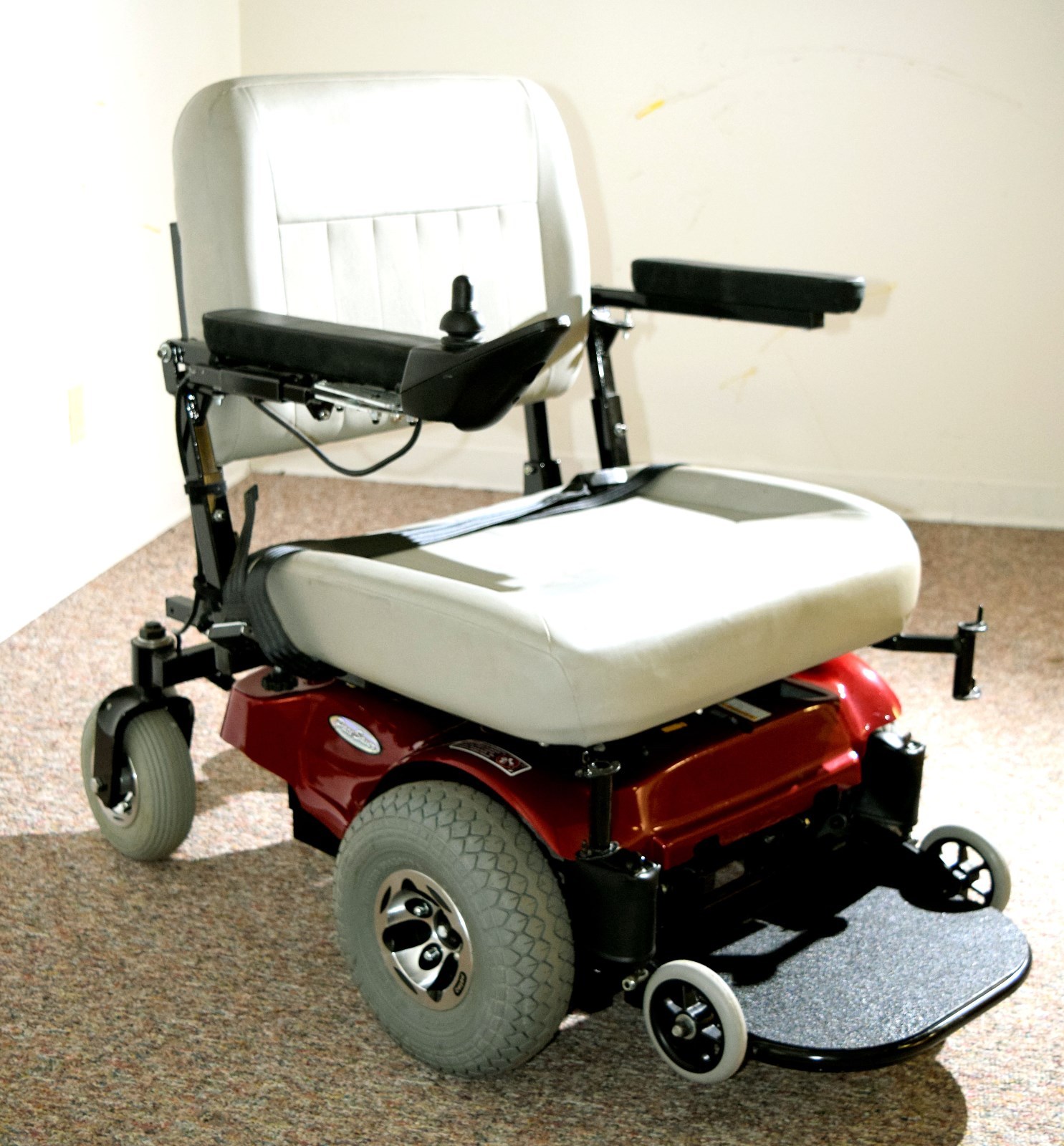 power chair Bariatric Scout Boss 6NS by Pacesaver 600 lb rated 70 amp batteries