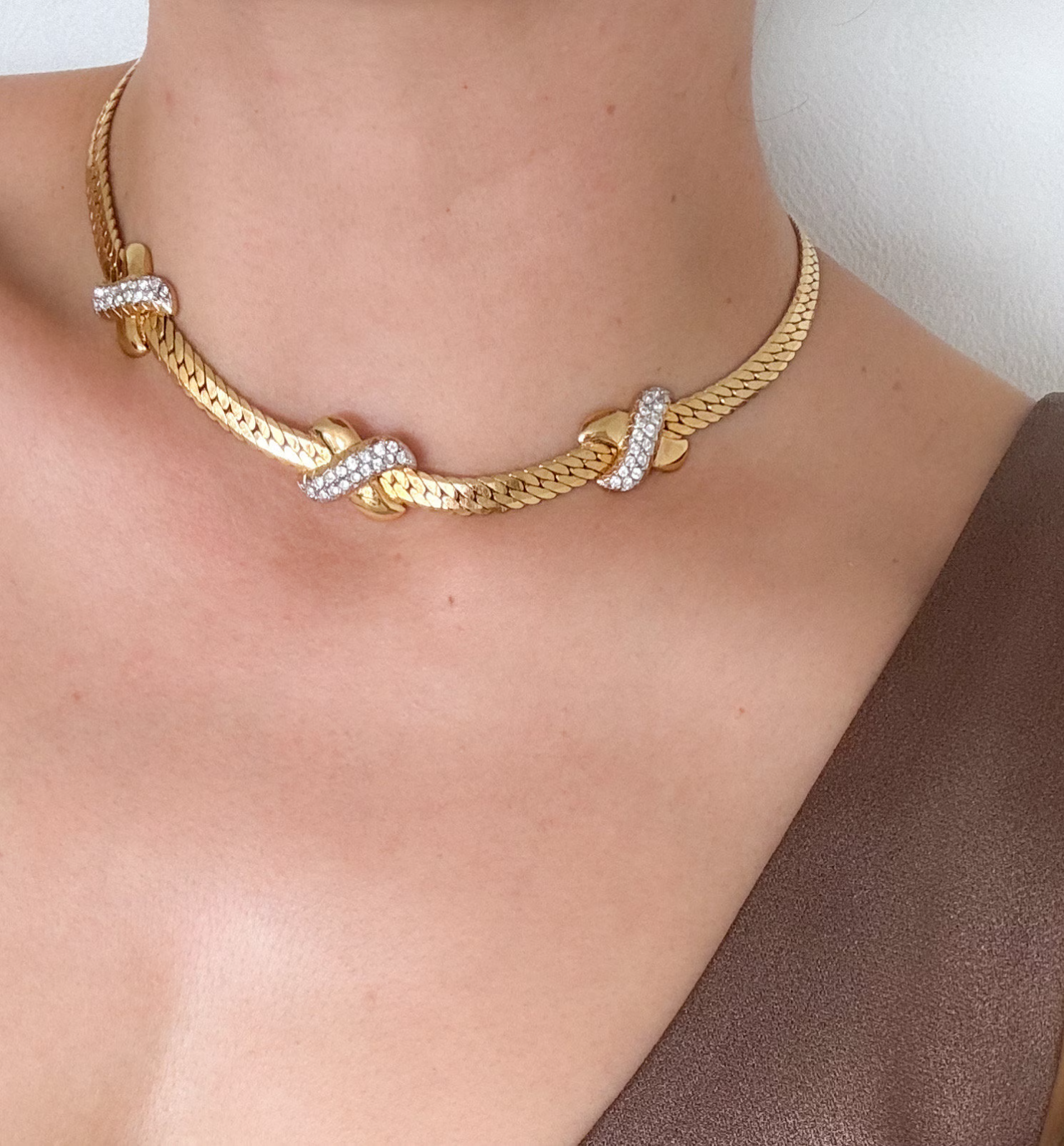 ネックレス・チョーカー Valentino Garavani Multicolor Nylon And l Necklace VINTAGE VALENTINO GARAVANI NECKLACE CHOKER GOLD TONE CHARM V