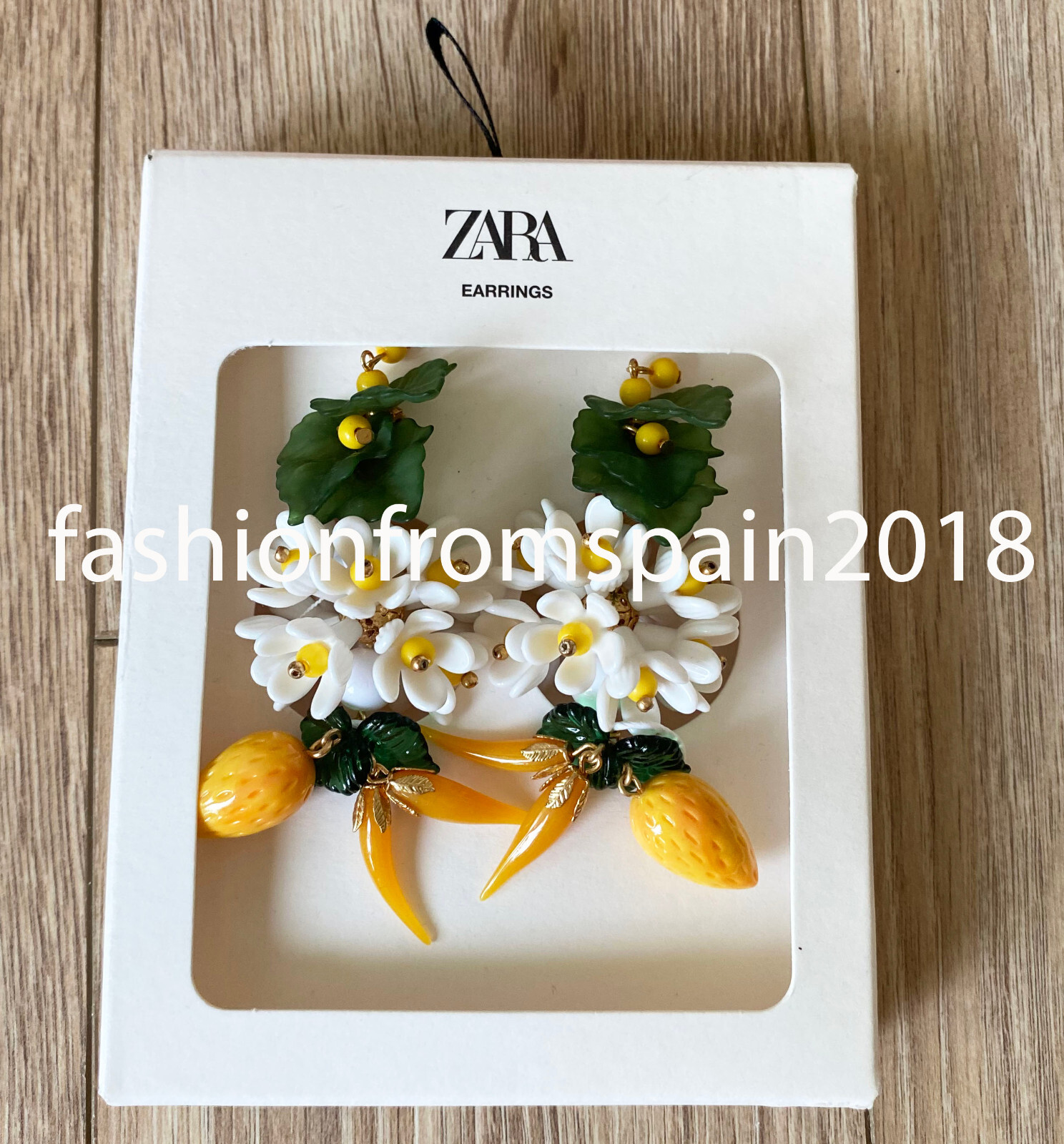 ZARA NEW WOMAN RESIN FLOWER EARRINGS WITH CHARMS WHITE GREEN