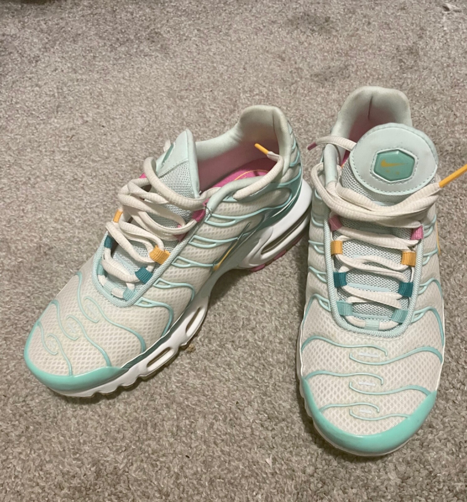 nike air max plus tropical twist