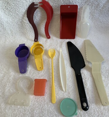 Tupperware Favor 13 Gadgets Salt&Pepper Mini Flat Scoop Yolkster cake Pie Server