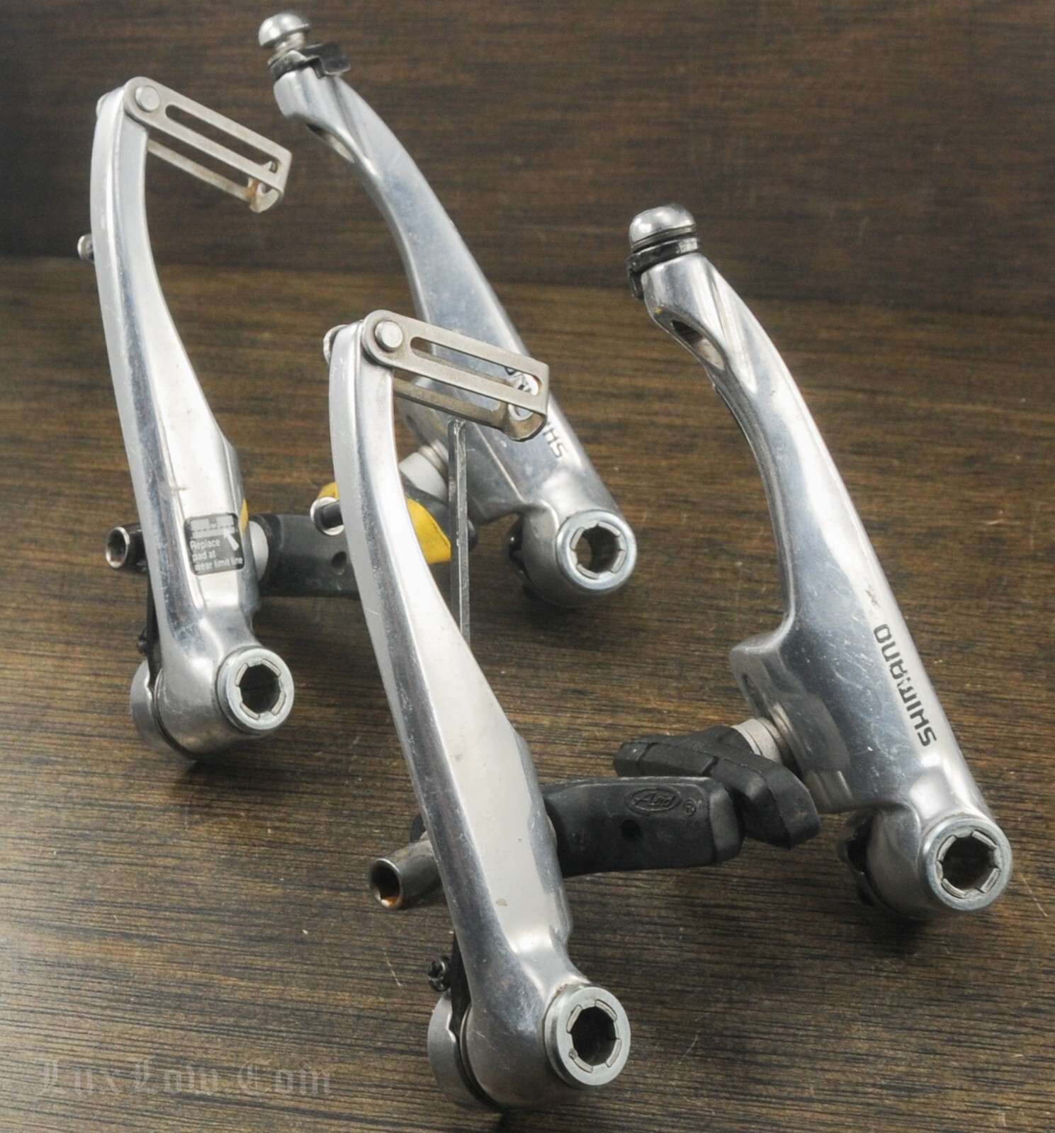Vintage Shimano BR-M600 V BRAKES Old School Mountain Bicycle Vintage Shimano BR-M600 V BRAKES Old School Mountain Bicycle