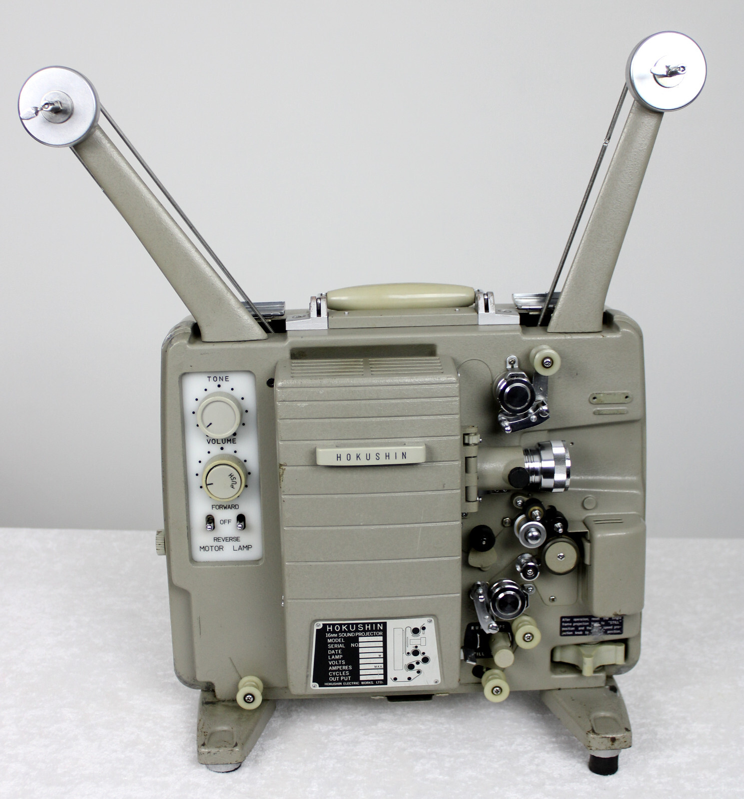 HOKUSHIN 北辰 16mm SOUND PROJECTOR CANARY Thanks to the incredible HOKUSHIN X-310 16mm Sound Projector