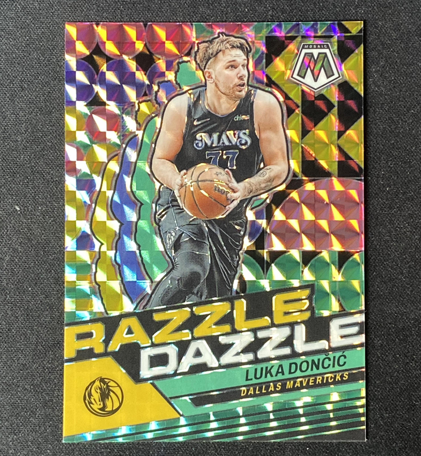 2023-24 Panini Mosaic Luka Doncic #15 Razzle Dazzle
