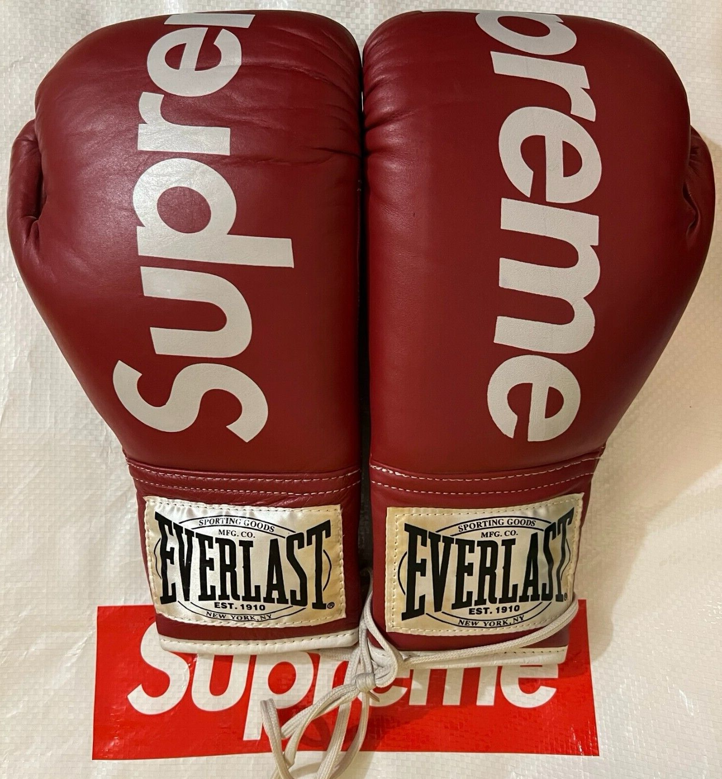 Supreme Everlast Boxing Gloves 2008 10 0z red | eBay Supreme Everlast Boxing Gloves 2008 10 0z red | eBay