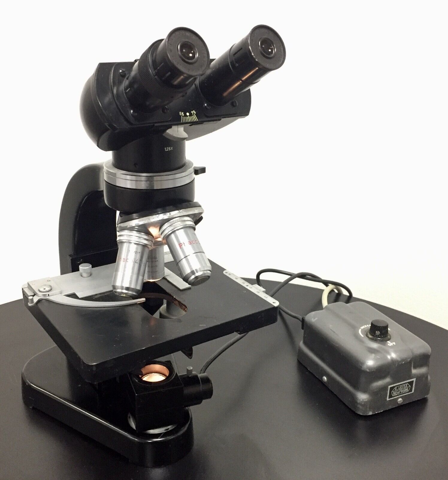 Vintage ERNST LEITZ WETZLAR Microscope w/ viable light Vintage ERNST LEITZ WETZLAR Microscope w/ viable light