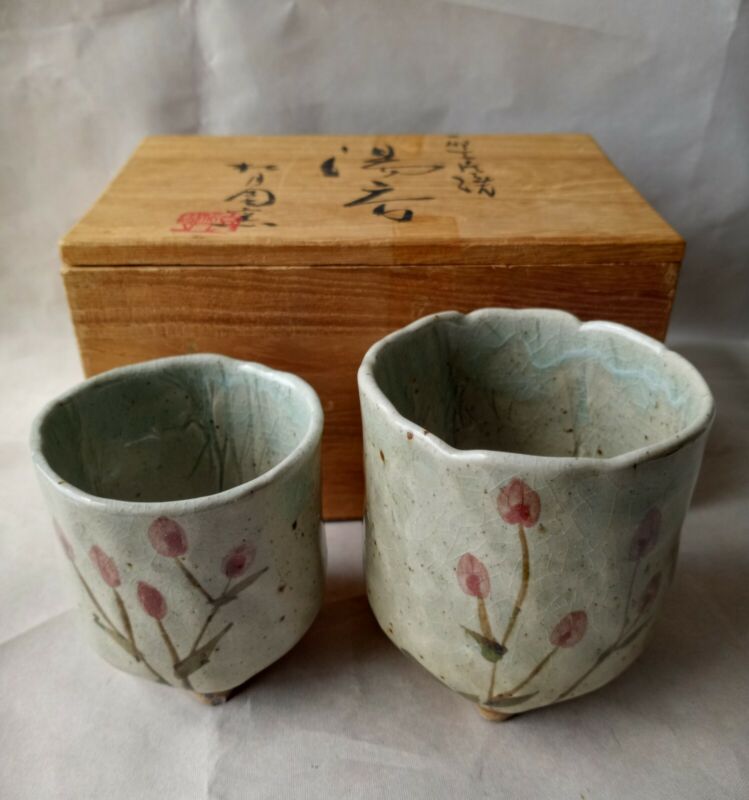 Signed Japanese Mashiko Ware, Yunomi Japanese Tea Cup Set w Box. Crackle Glaze