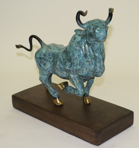 Hand Made Detailed Cow Bronze Museum Quality Animal Artwork Bronze Statue