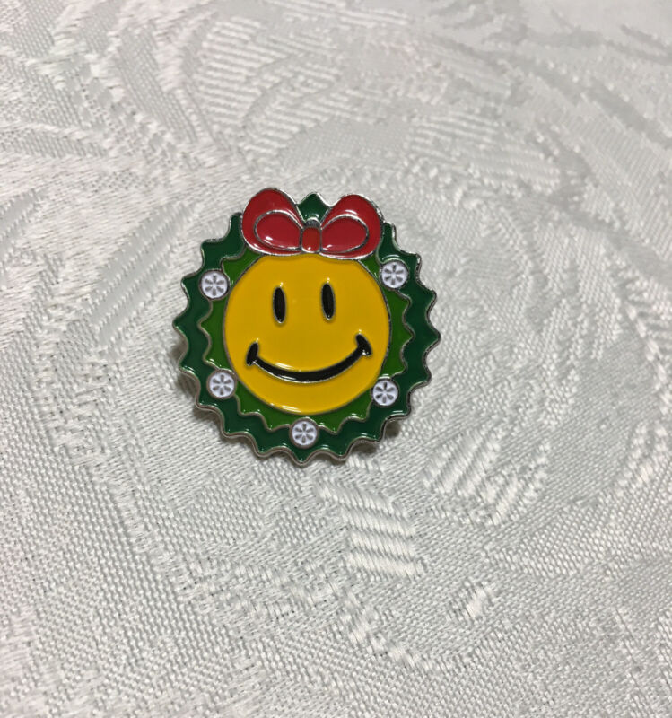 Walmart Employee Smiley Face Christmas Wreath Metal Pin