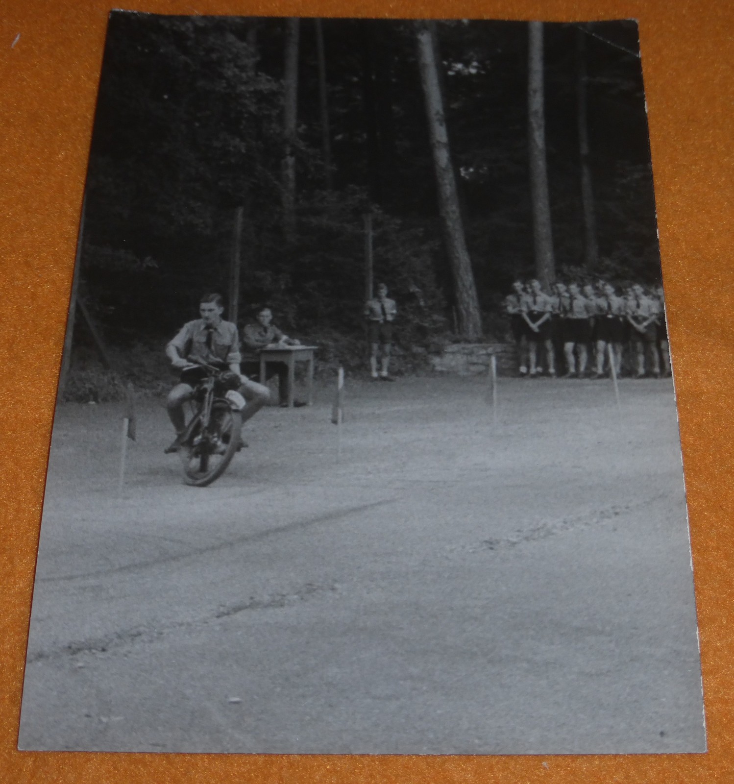 Krad Parkour Geschicklichkeitsbung mit dem Motorrad Foto Wien OKW 3.Reich
