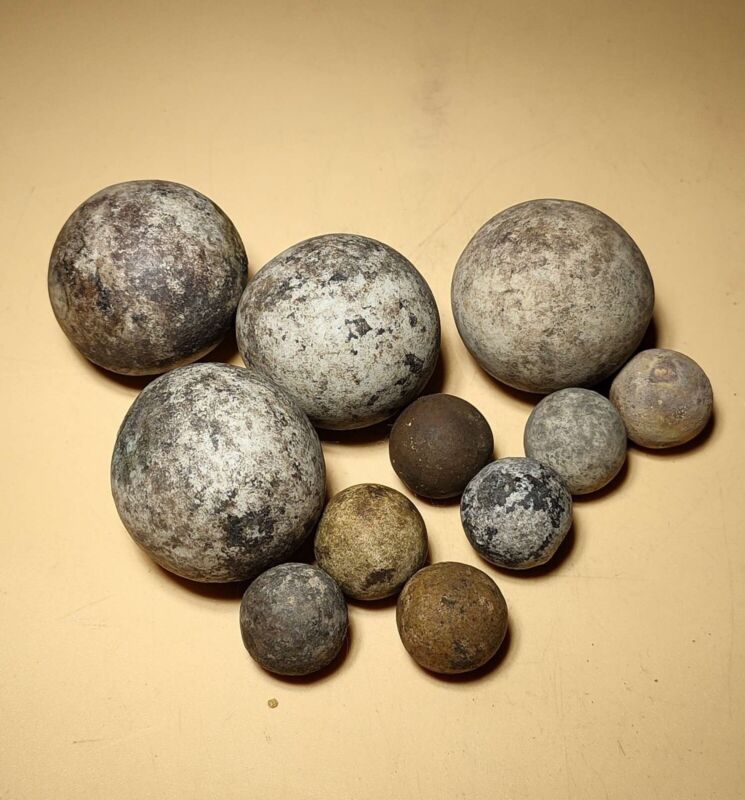 Chinese antique , Lot of Balls found  in Song dynasty site.宋代捶丸
