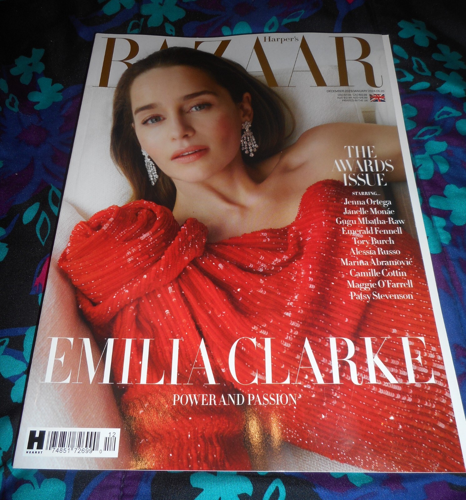 女性情報誌 Harper's BAZAAR UK Dec 2022/Jan 2023 EMILIA CLARKE - UK HARPER'S BAZAAR MAGAZINE - DECEMBER 2023