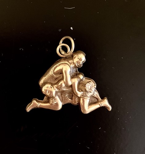 VINTAGE 14K SOLID GOLD WRESTLER MEDAL CHARM WITH DIAMOND & NYC INSCRIPTION