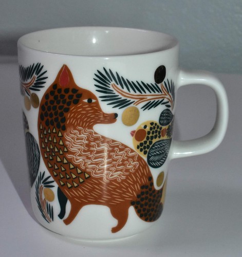 Marimekko (マリメッコ) Fox and Berry Mug - Scandinavian Winter 2023 Oiva 'Ketunmarja'