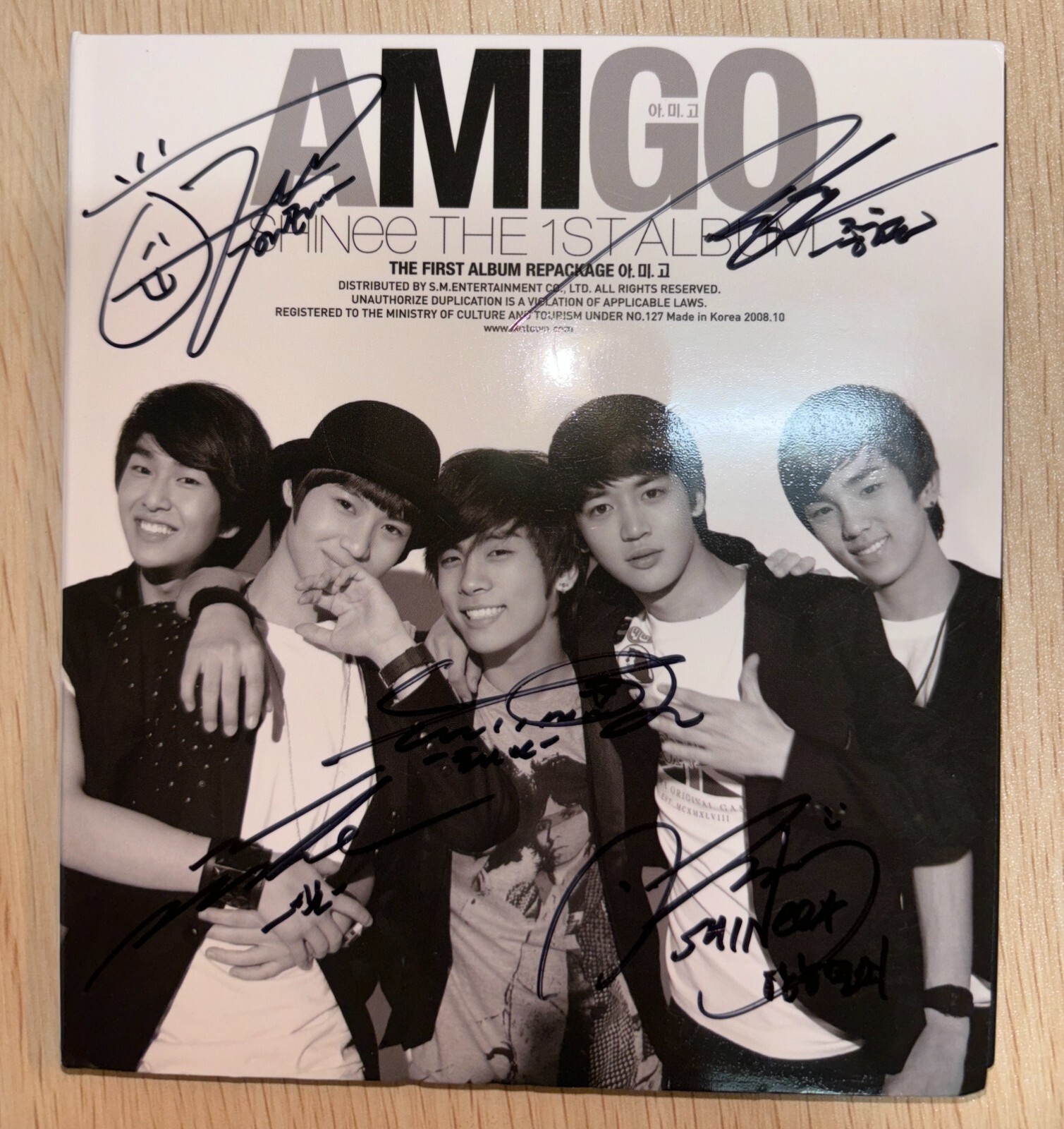 【激レア✨直筆サイン入り】SHINee『AMIGO』1ST ALBUM 激レア✨直筆サイン入り】SHINee『AMIGO』1ST ALBUM - メルカリ