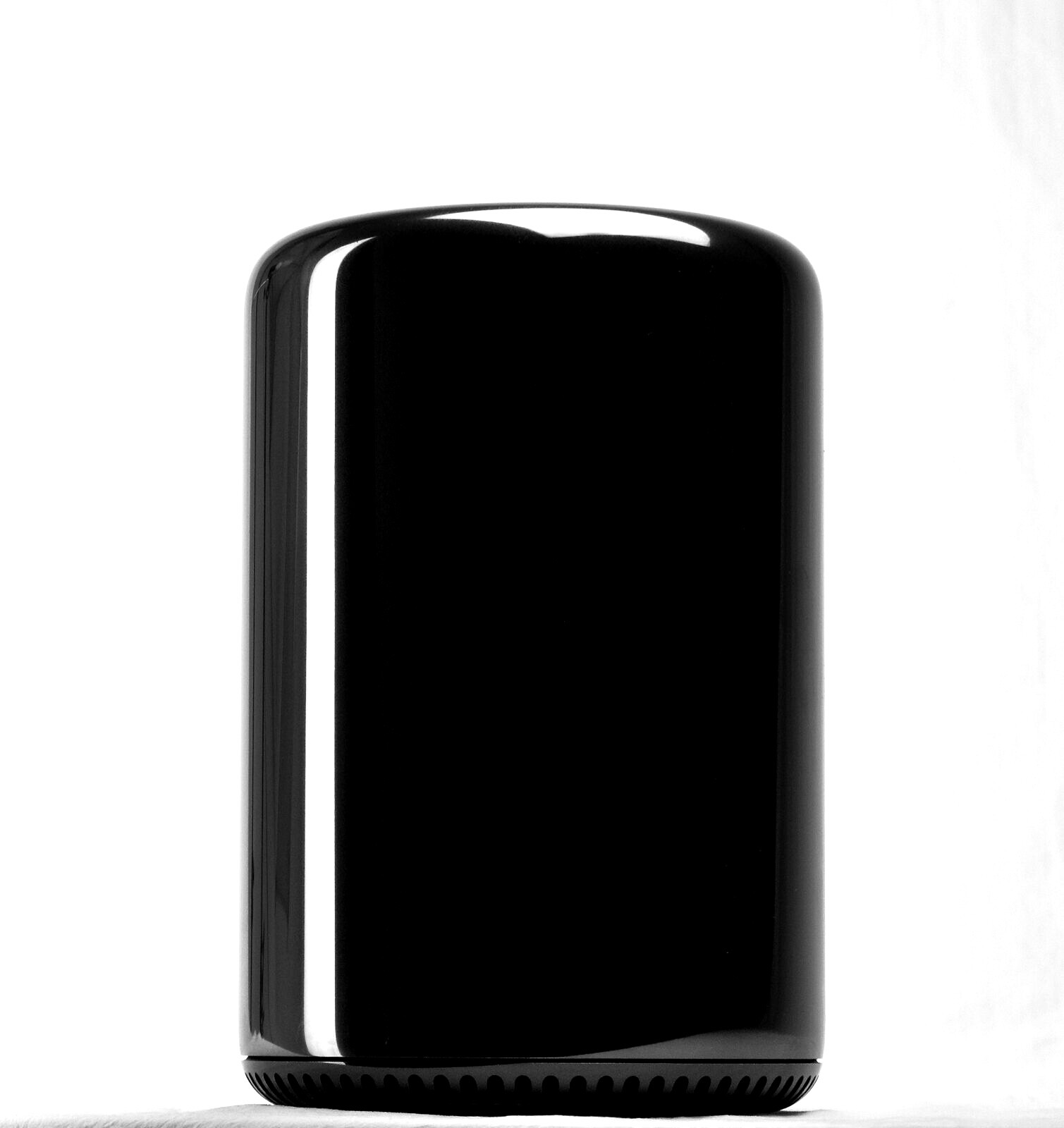 Apple Mac Pro 2013 г., 3,5 ГГц, 6 ядер, 16 ГБ ОЗУ, 256 ГБ SSD, AMD FirePro D500 — очень хорошо