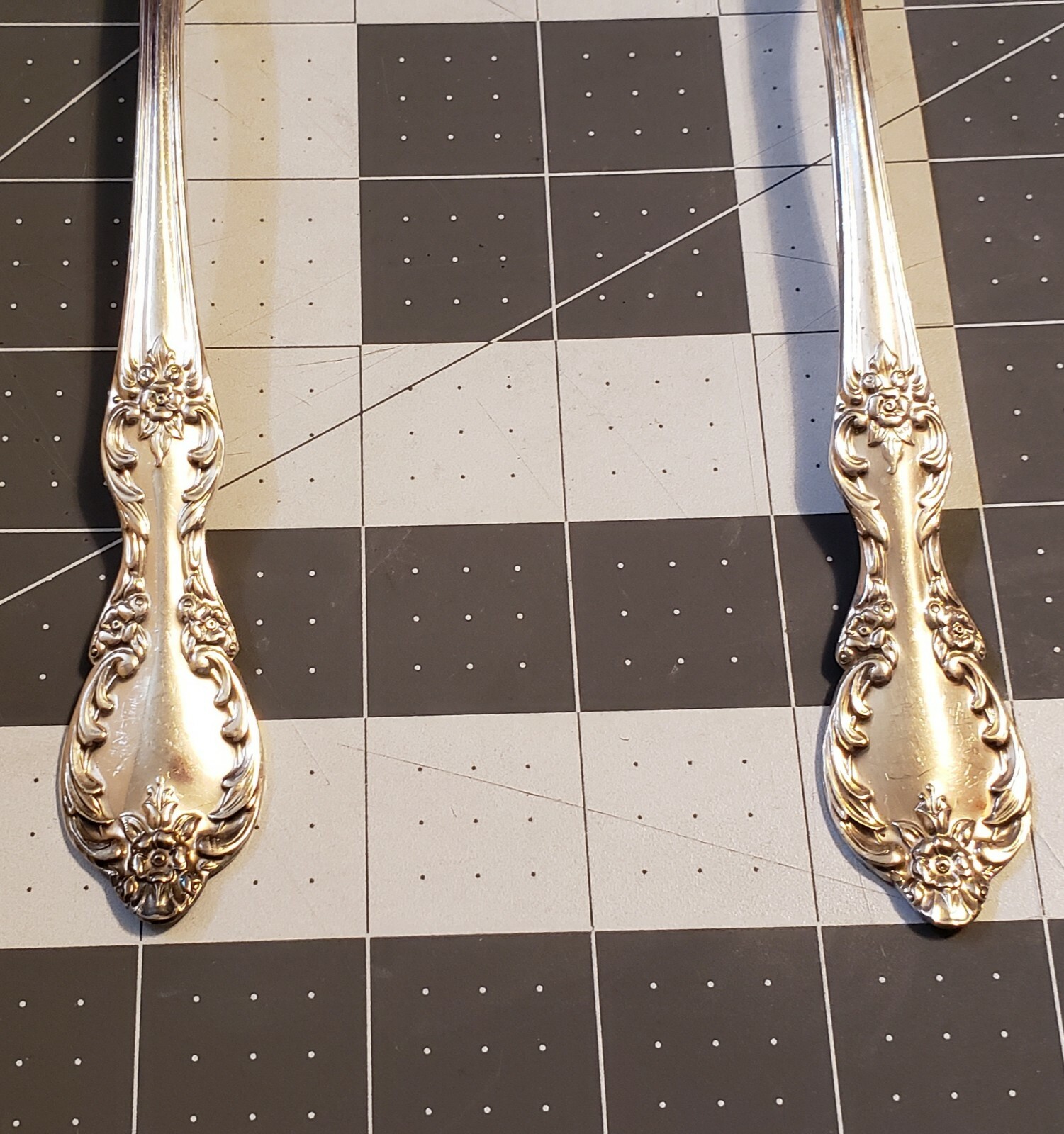 Set of 2 W.M. Rogers Serving Extra Plate Spoon Fork Flatware Silverware Utensil