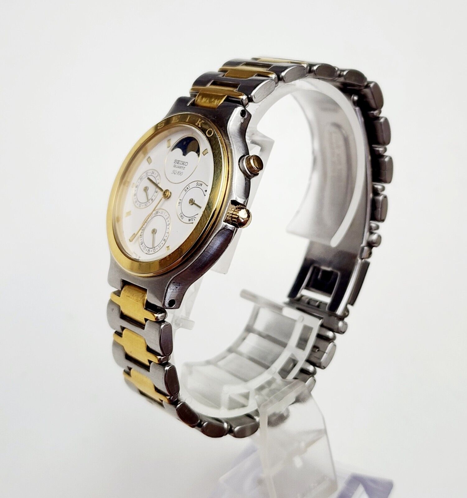 Unisex Vintage 1988 MULTIFUNCTION MOONPHASE Watch SEIKO 7F38 Unisex Vintage 1988 MULTIFUNCTION MOONPHASE Watch SEIKO 7F38