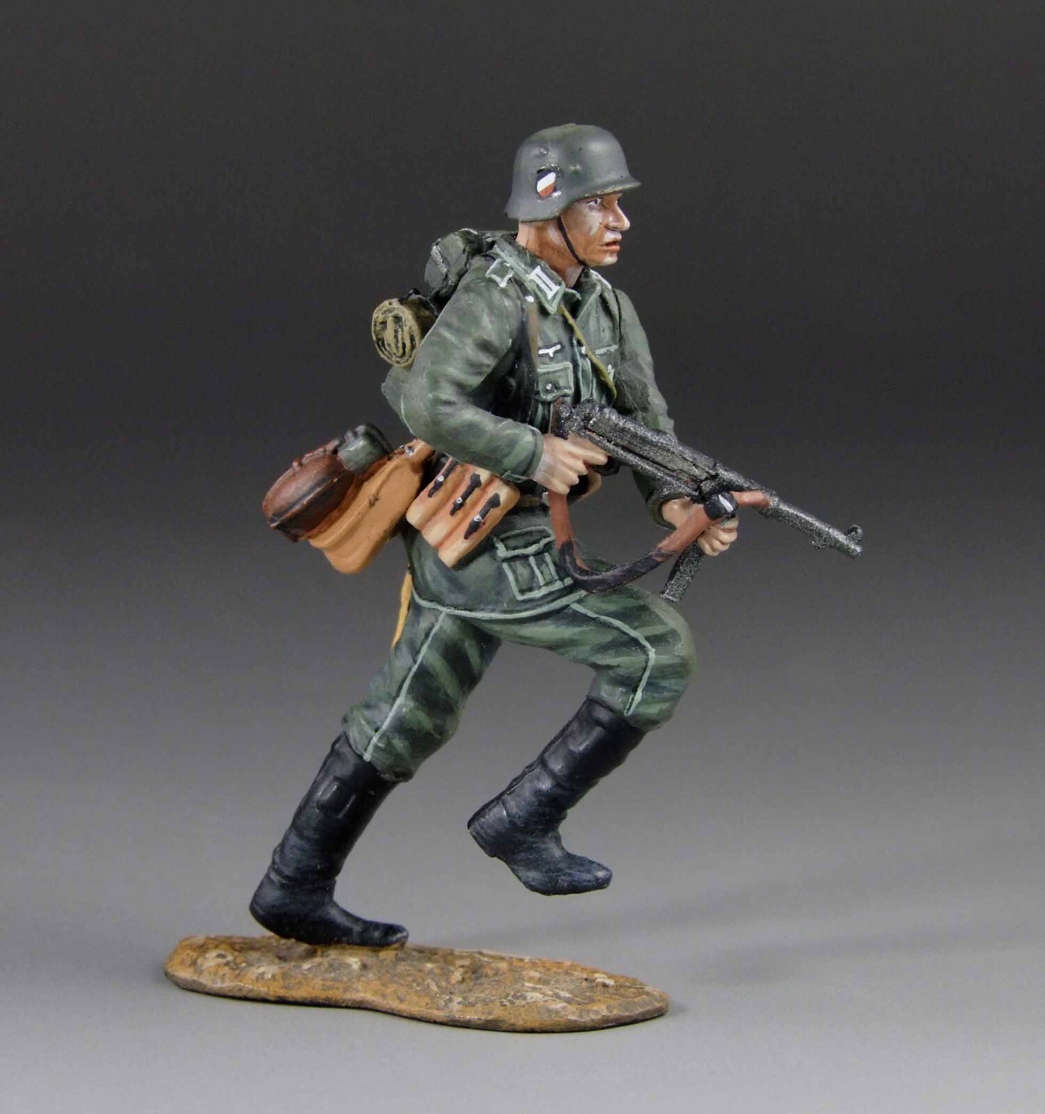 1/30 German Infantry Running with MP40 GER029 by Eagle