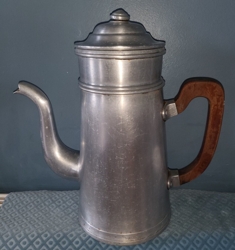 Cafetiere Ancienne Aluminium  Tournus 