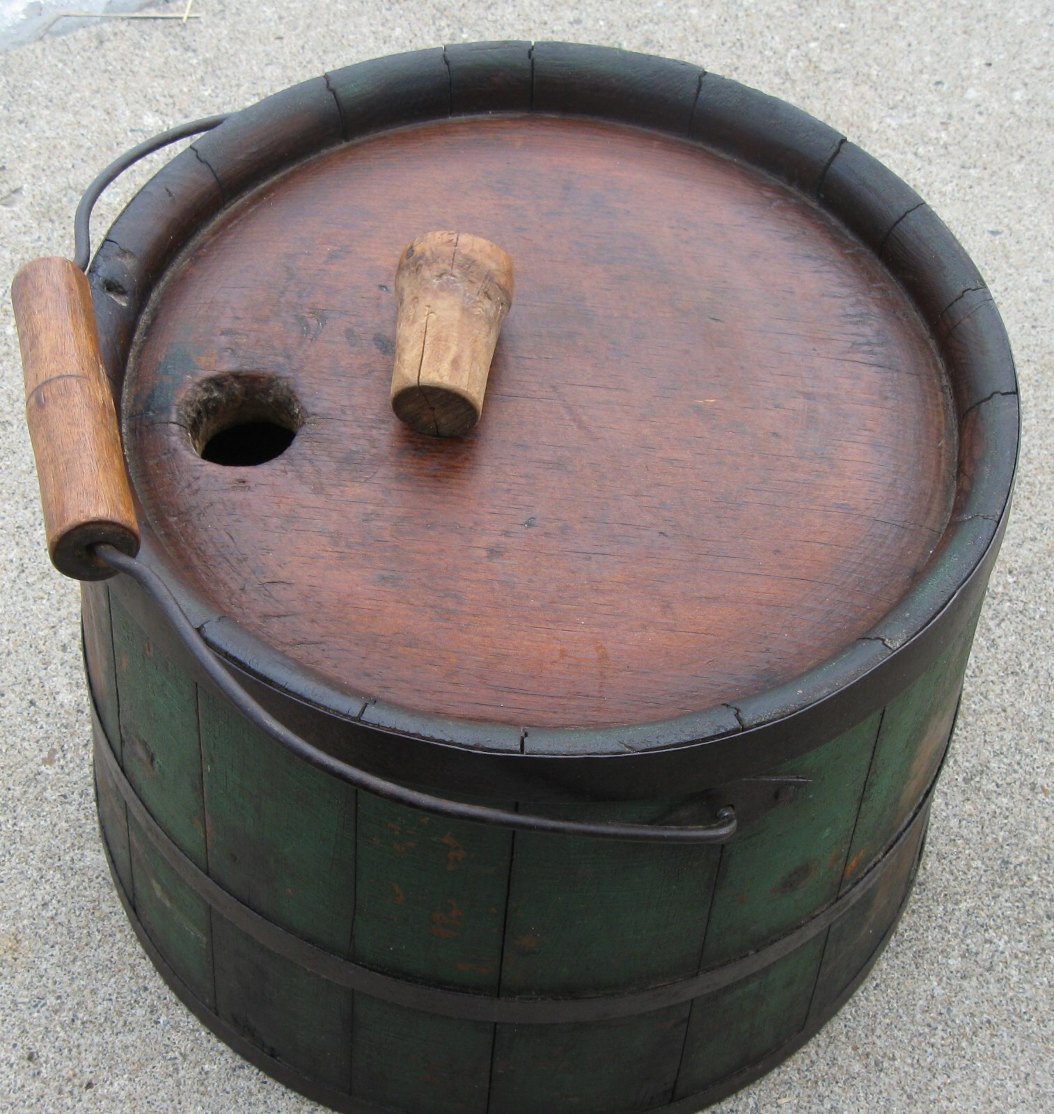 ANTIQUE SHAKER STAVED WOOD BUCKET/WATER VESSEL W/TOP,BAIL HANDLE OLD GREEN PAINT