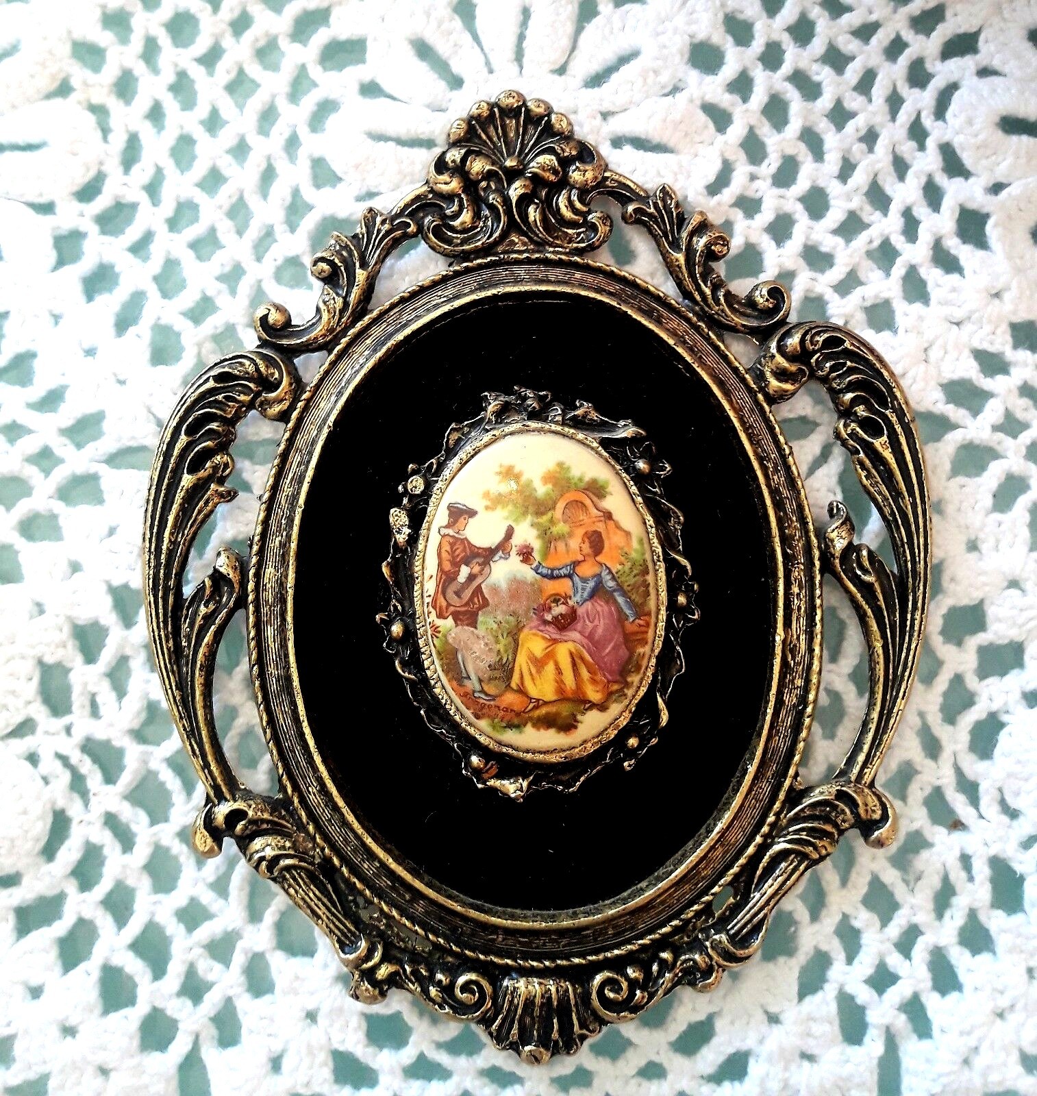 PAIR VTG LIMOGES PORCELAIN CAMEO SIGNED FRAGONARD VICTORIAN 24K GOLD PLATED